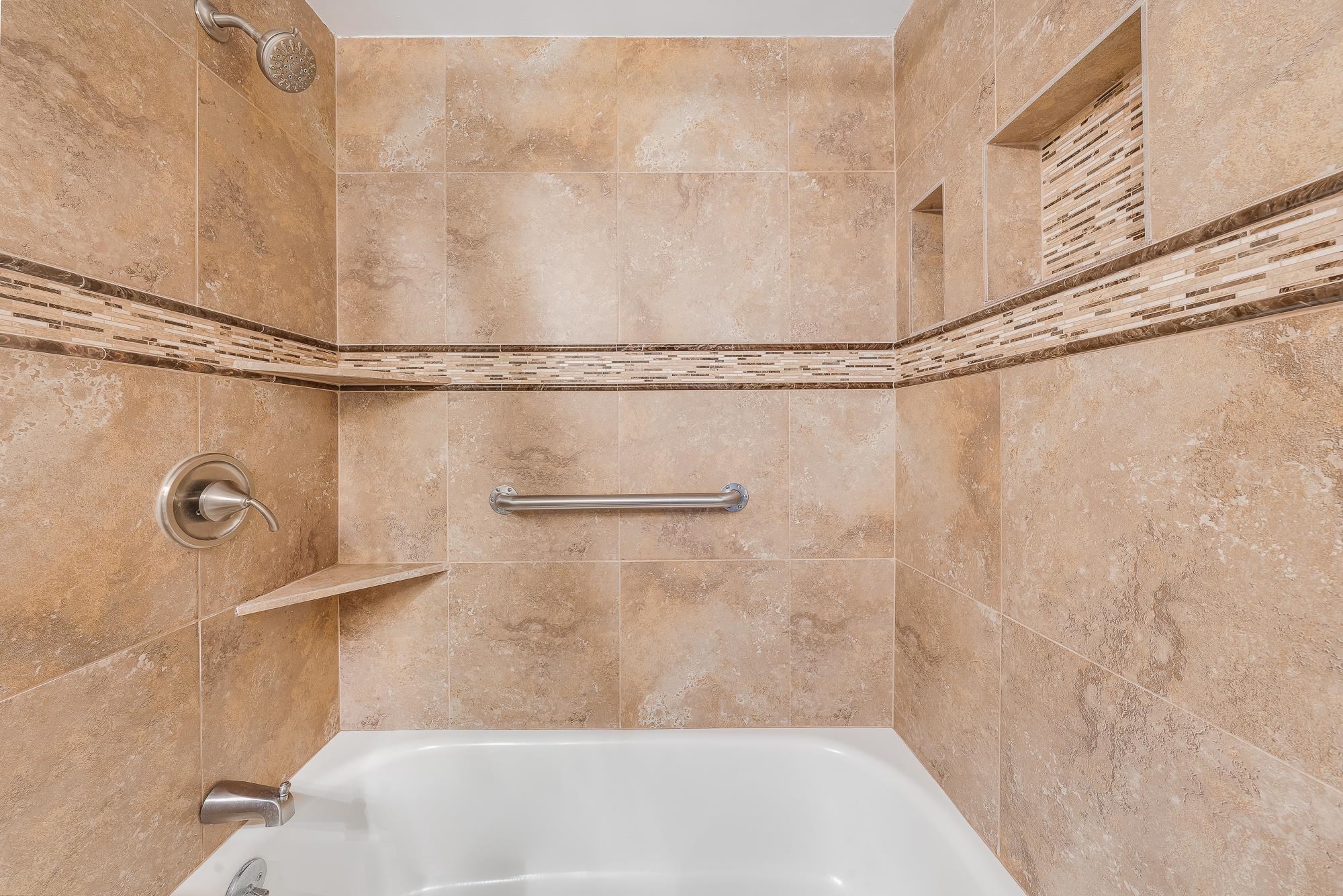 49 W LIPOA St Unit: 103