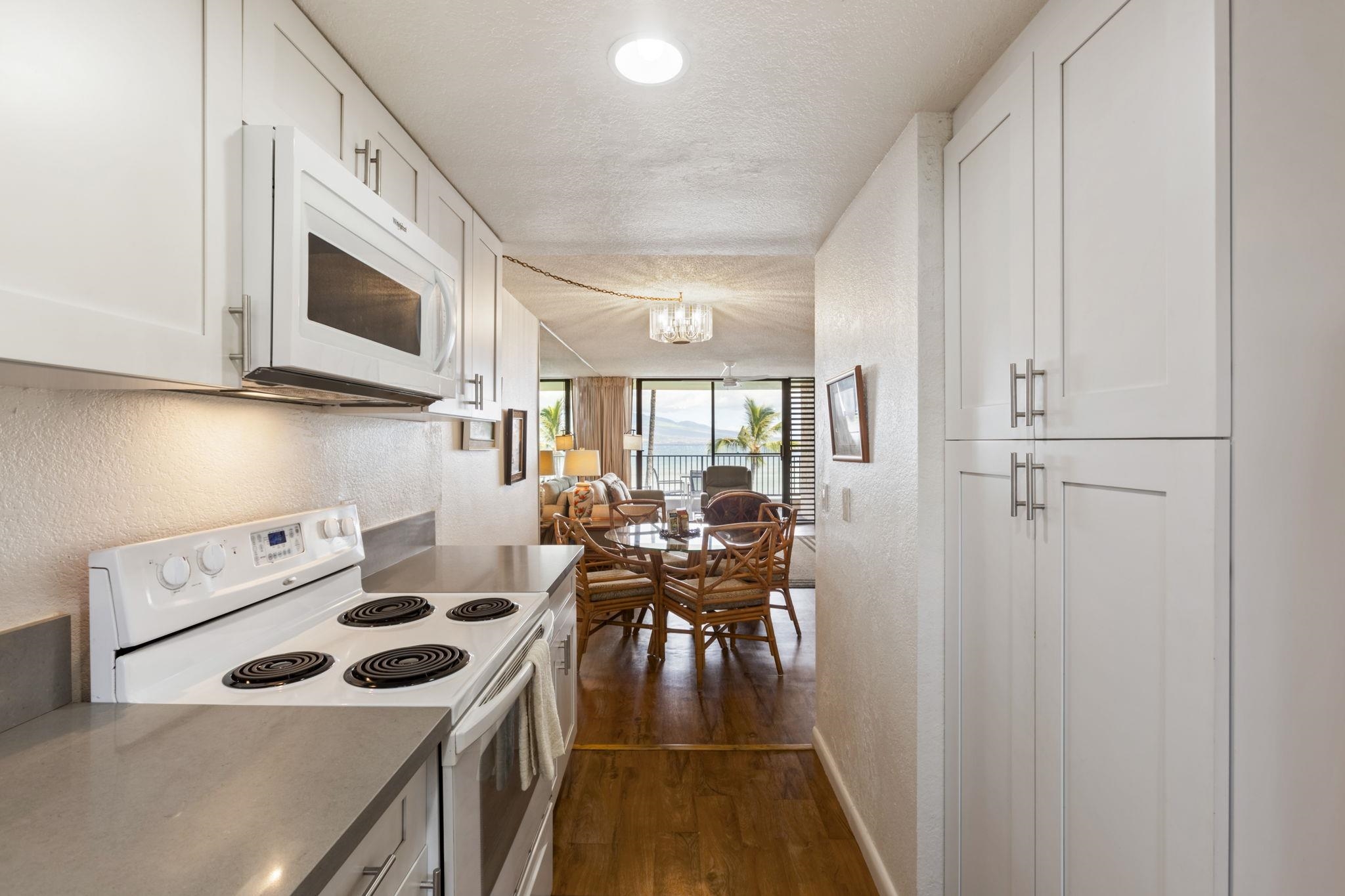 100 HAUOLI St Unit: 303