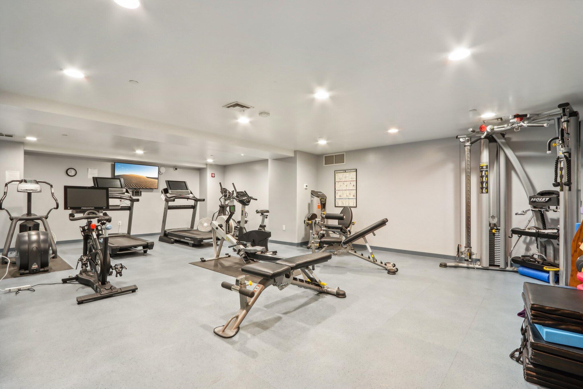 1550 E Royall Pl Unit: 613
