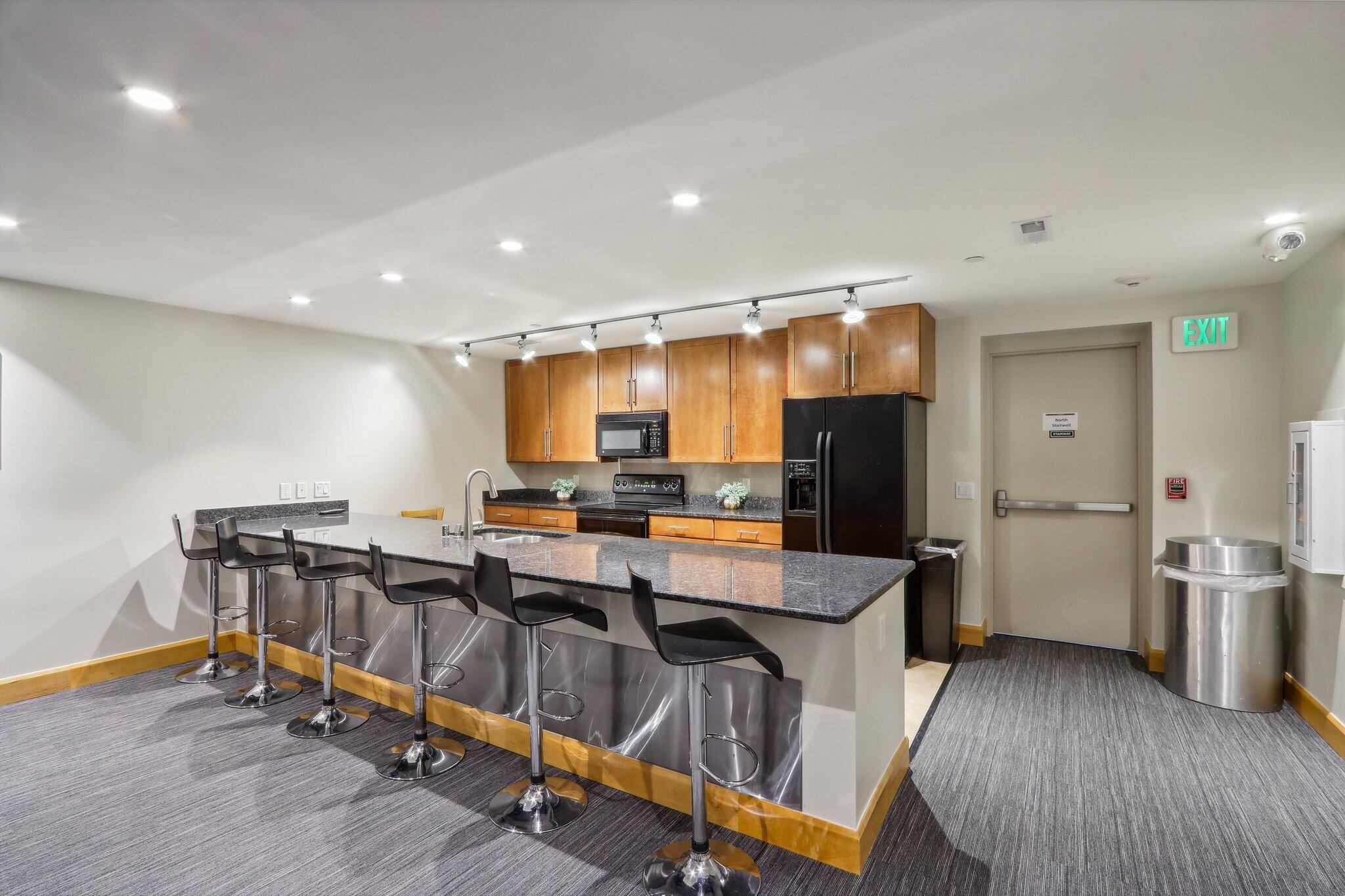 1550 E Royall Pl Unit: 613