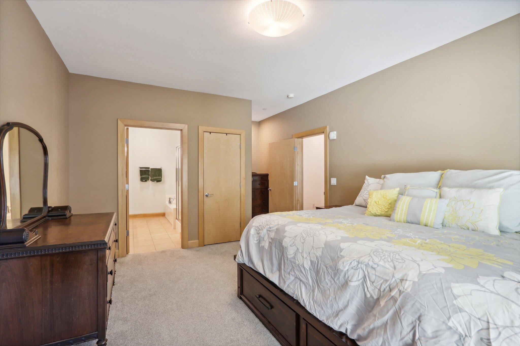 1550 E Royall Pl Unit: 613