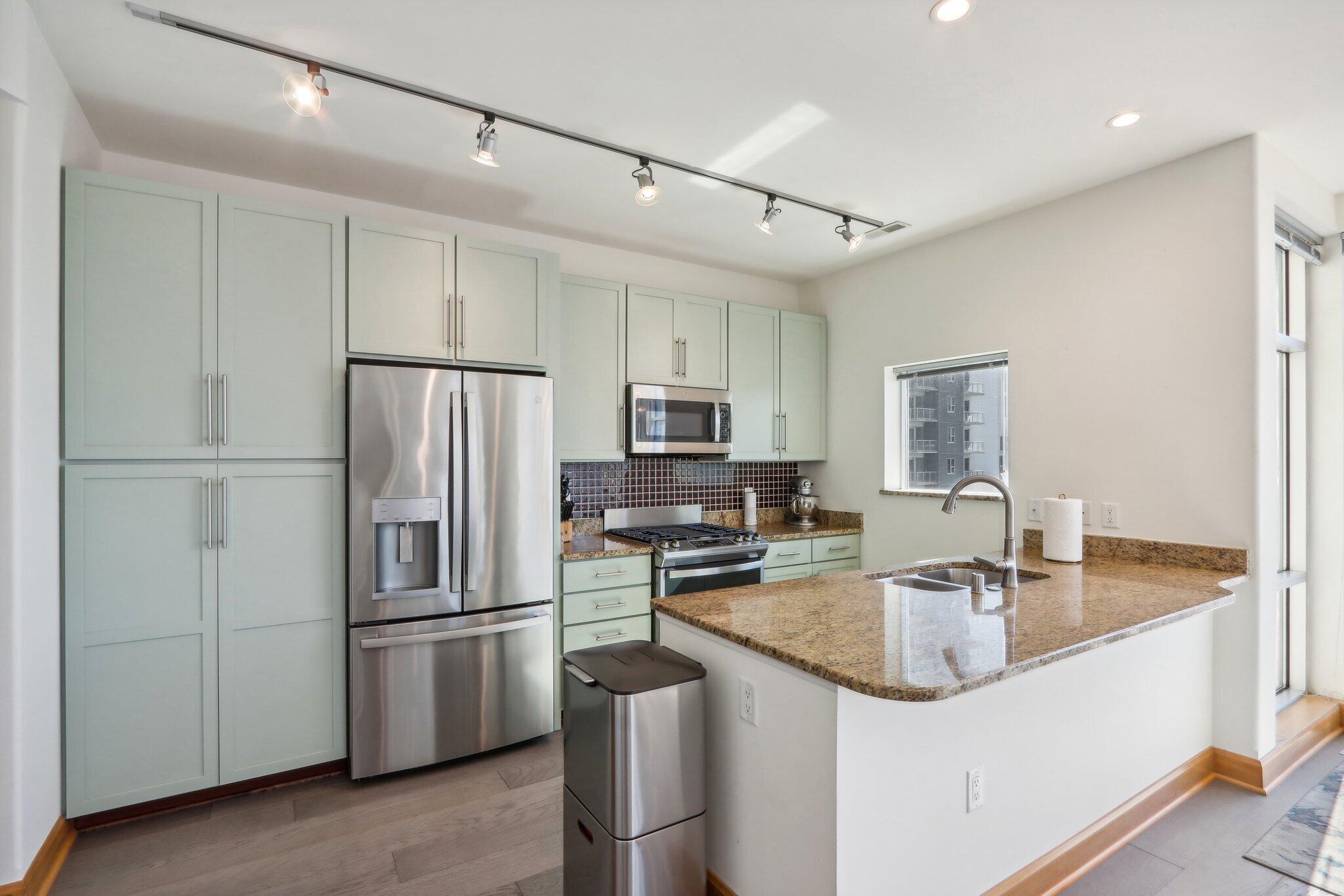 1550 E Royall Pl Unit: 613