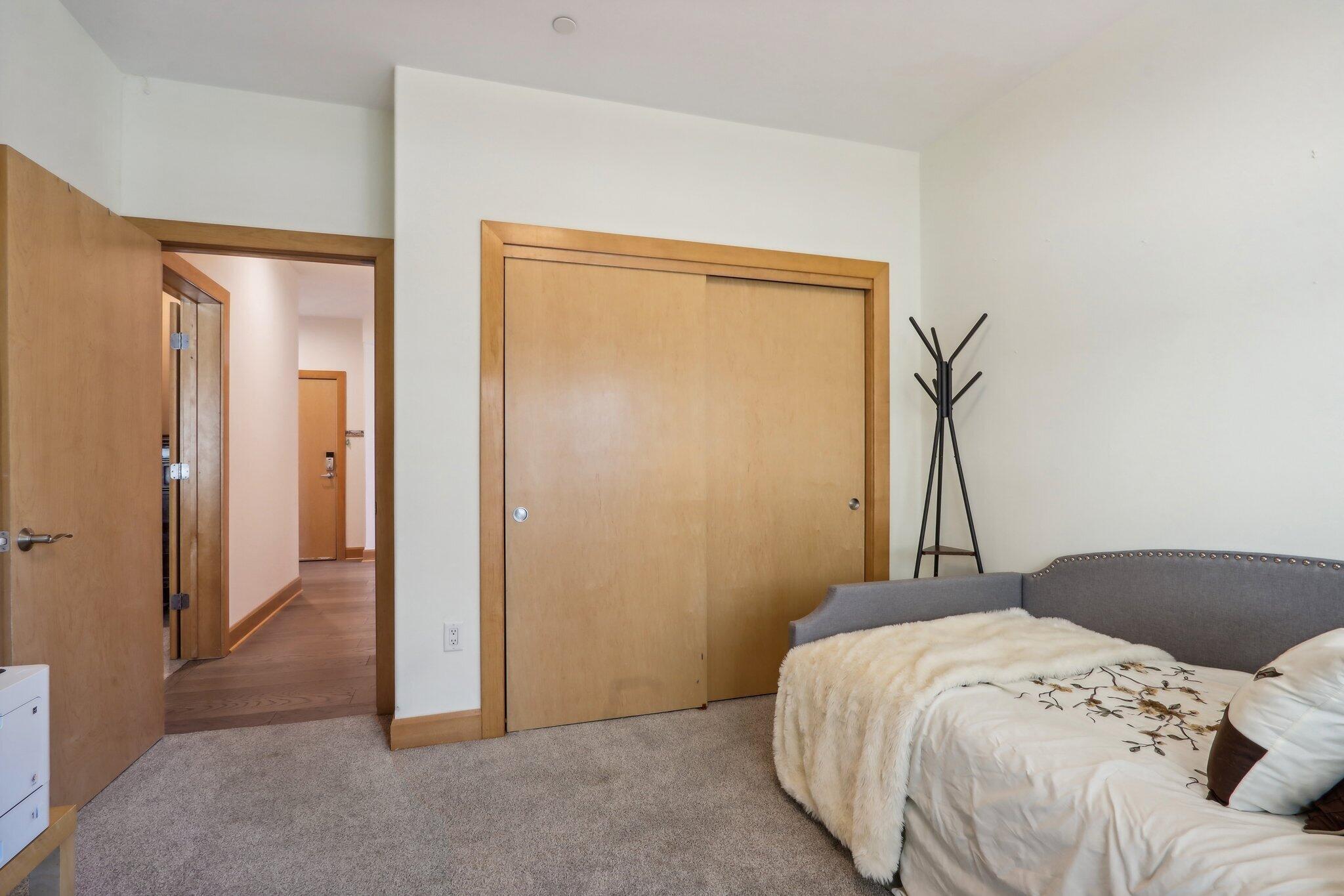 1550 E Royall Pl Unit: 613