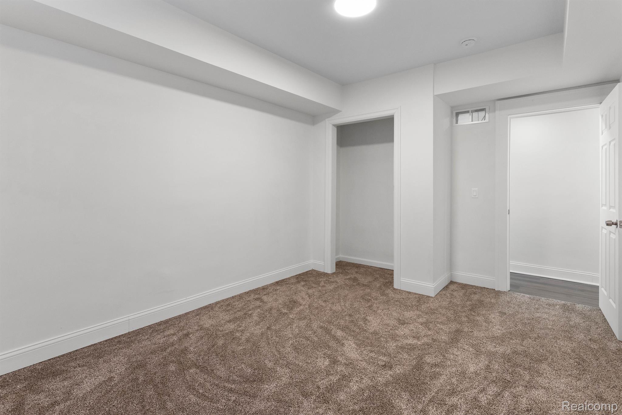 70 CLAIRMOUNT Avenue 1B