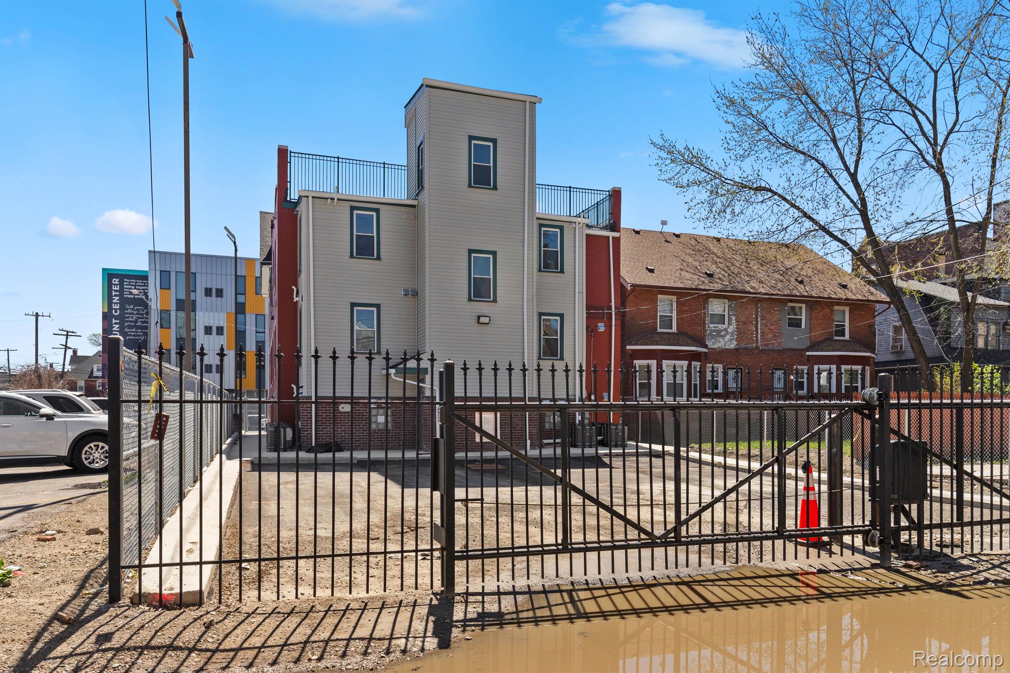 70 CLAIRMOUNT Avenue 1B