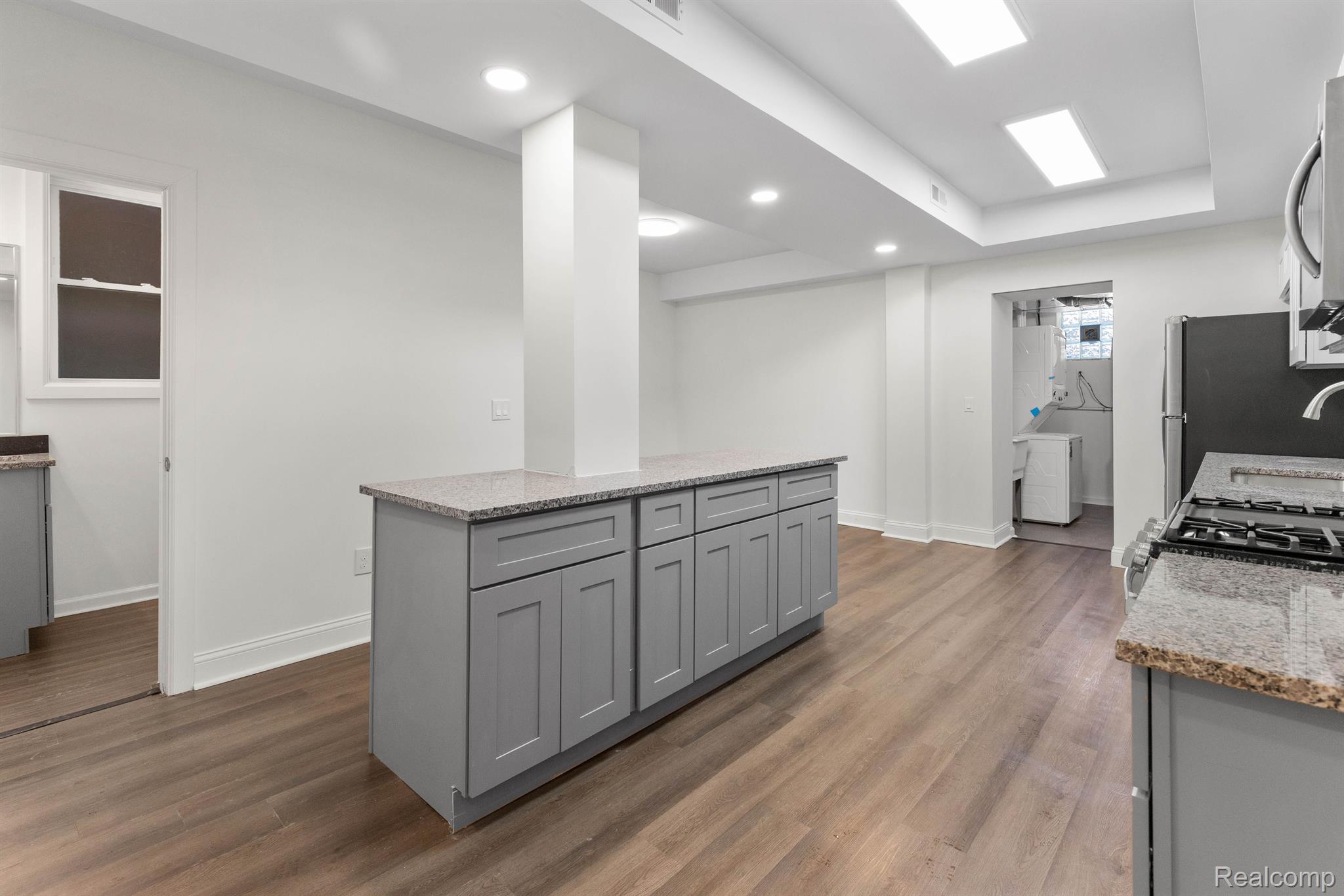 70 CLAIRMOUNT Avenue 1B