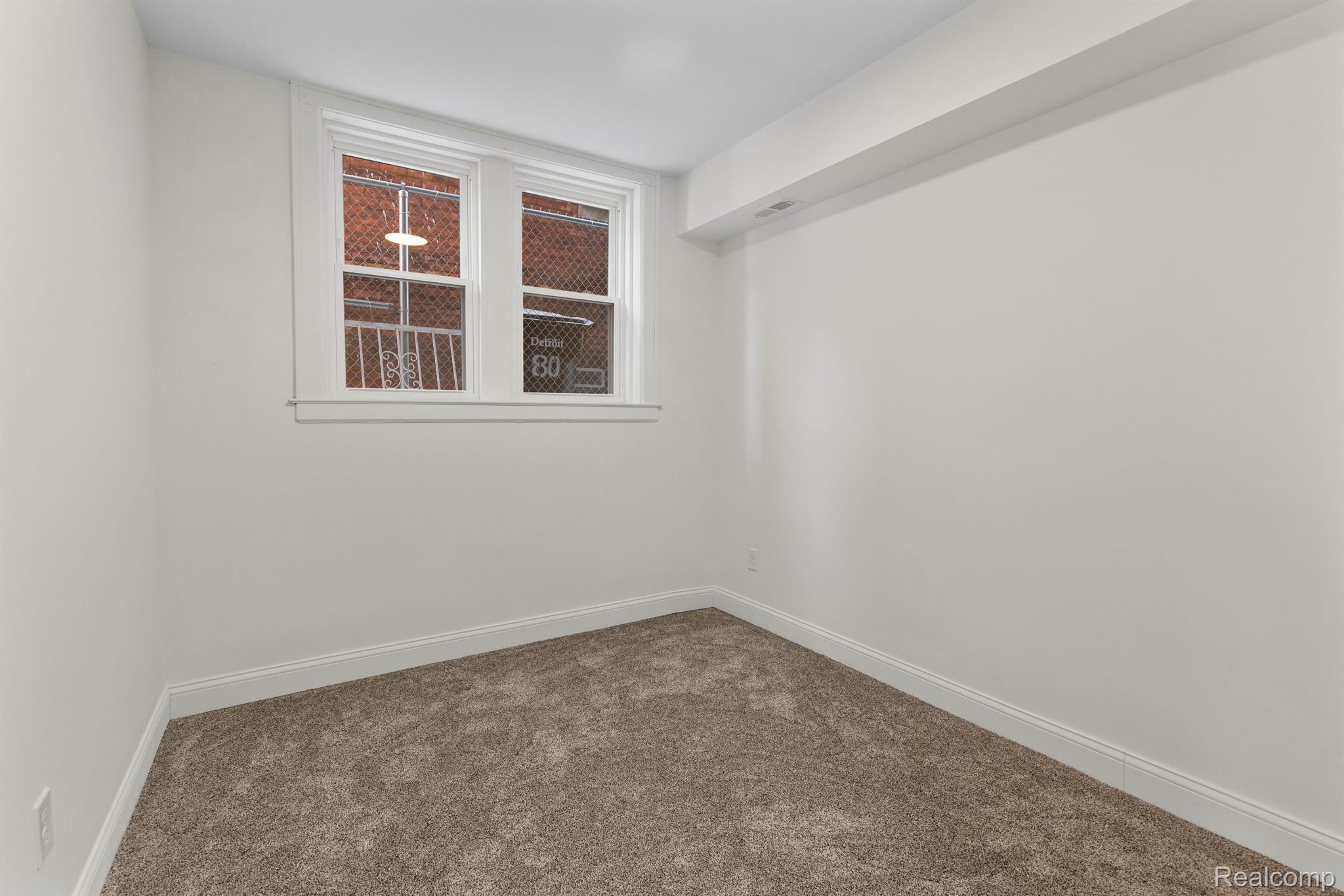 70 CLAIRMOUNT Avenue 1B