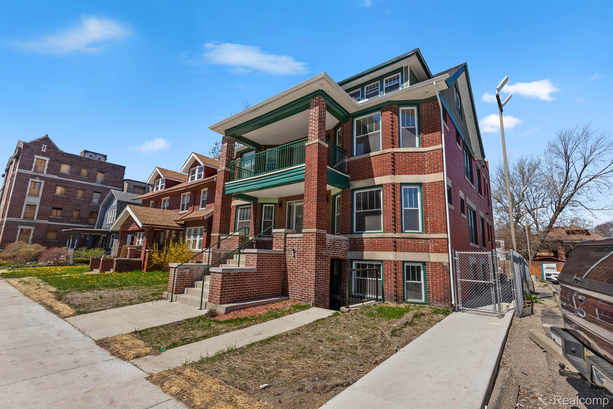 70 CLAIRMOUNT Avenue 1B