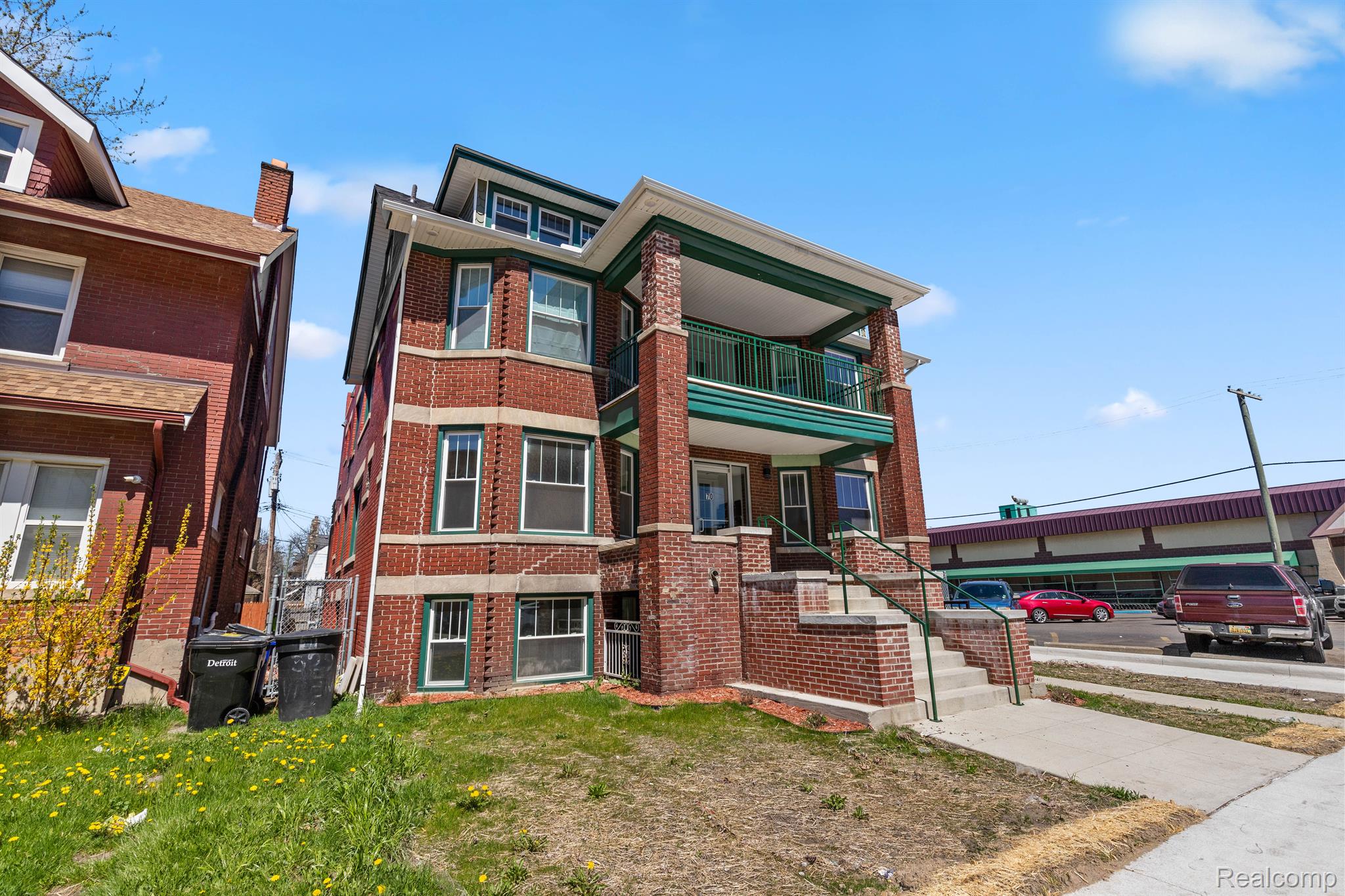 70 CLAIRMOUNT Avenue 1B