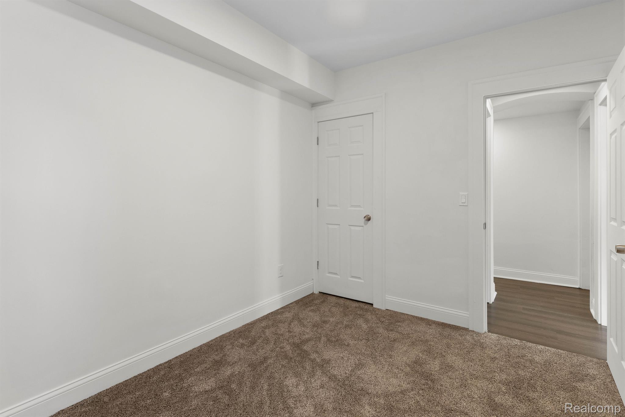 70 CLAIRMOUNT Avenue 1B