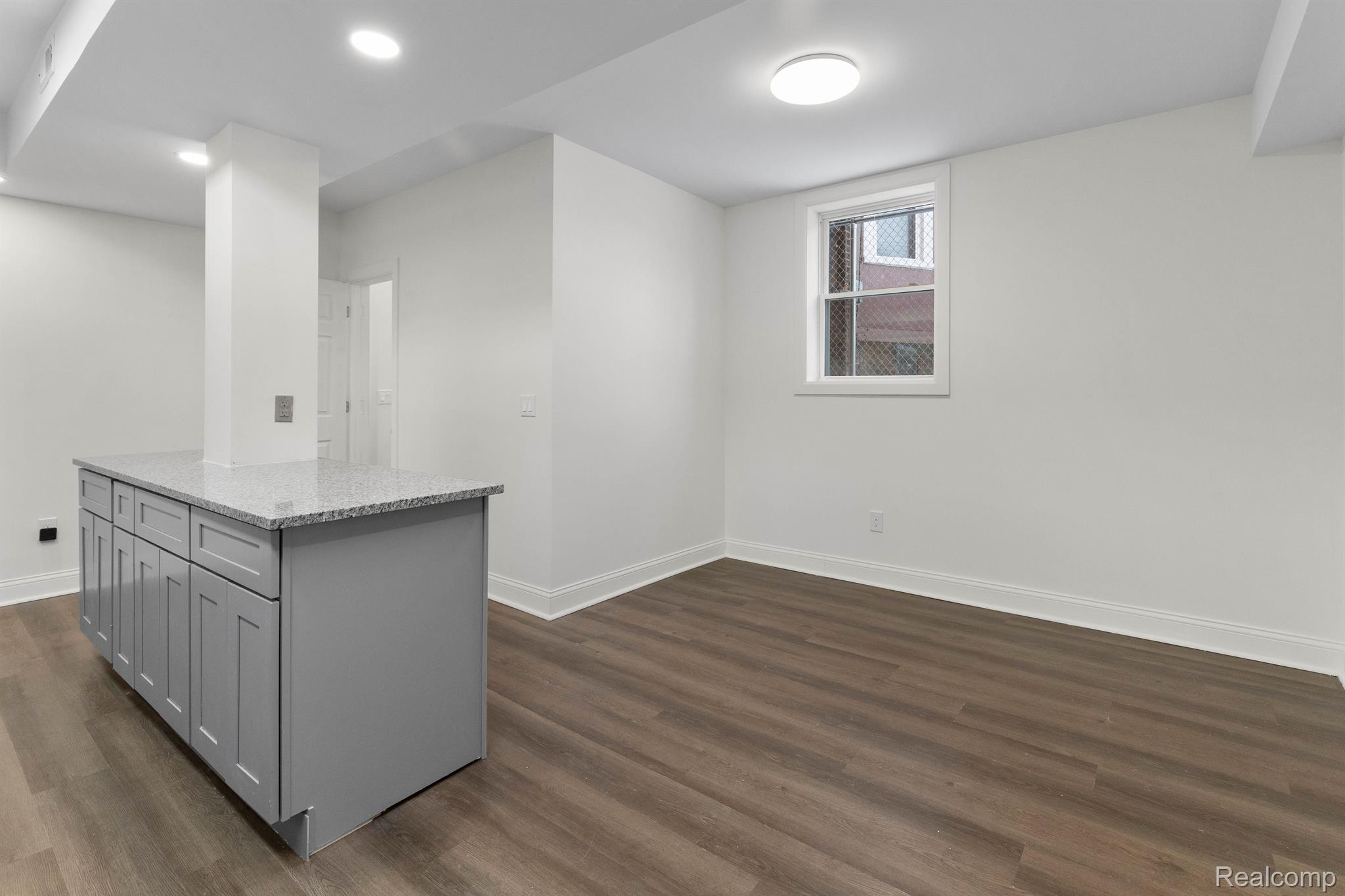 70 CLAIRMOUNT Avenue 1B
