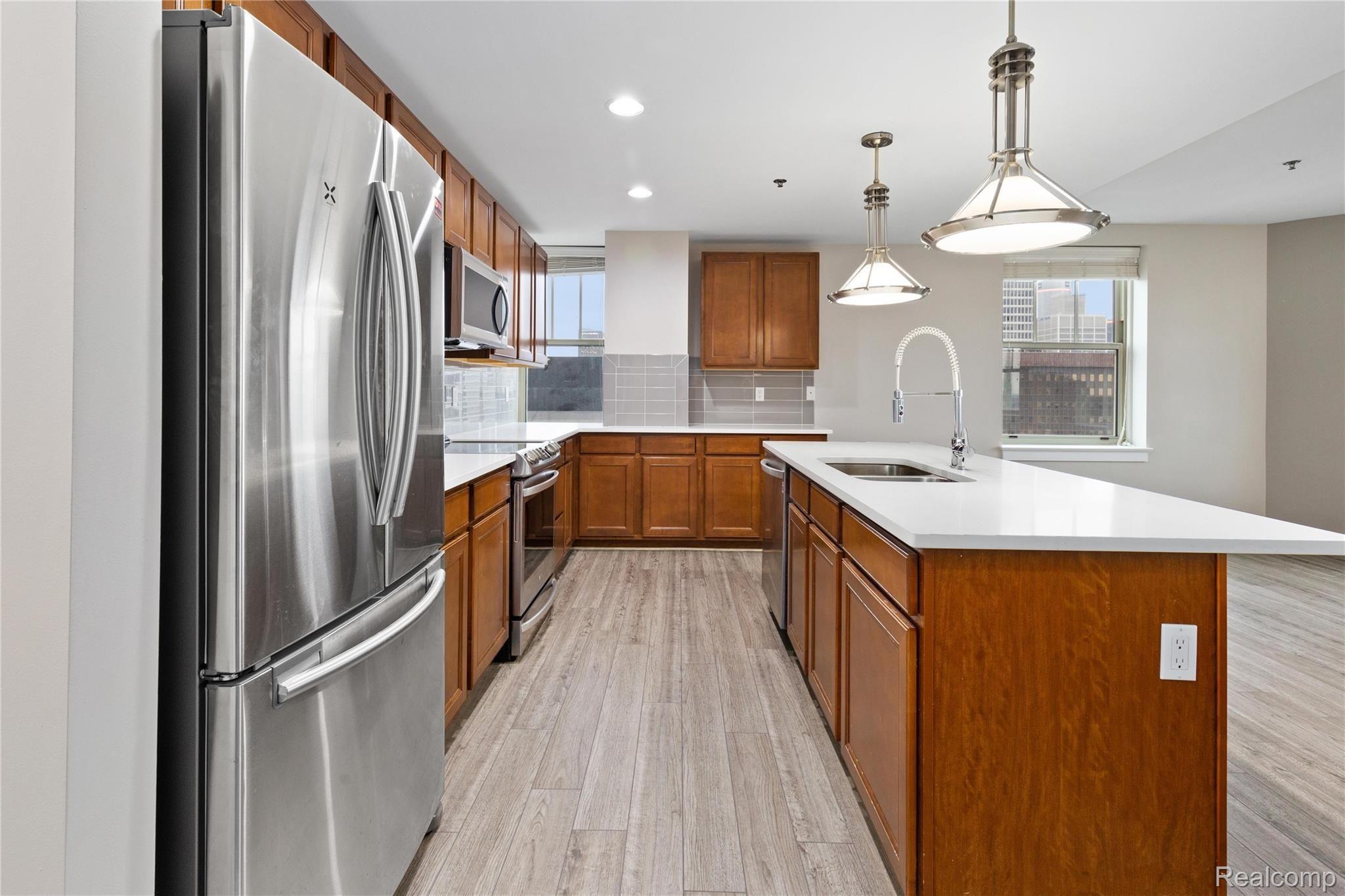 525 W Lafayette Boulevard 16E