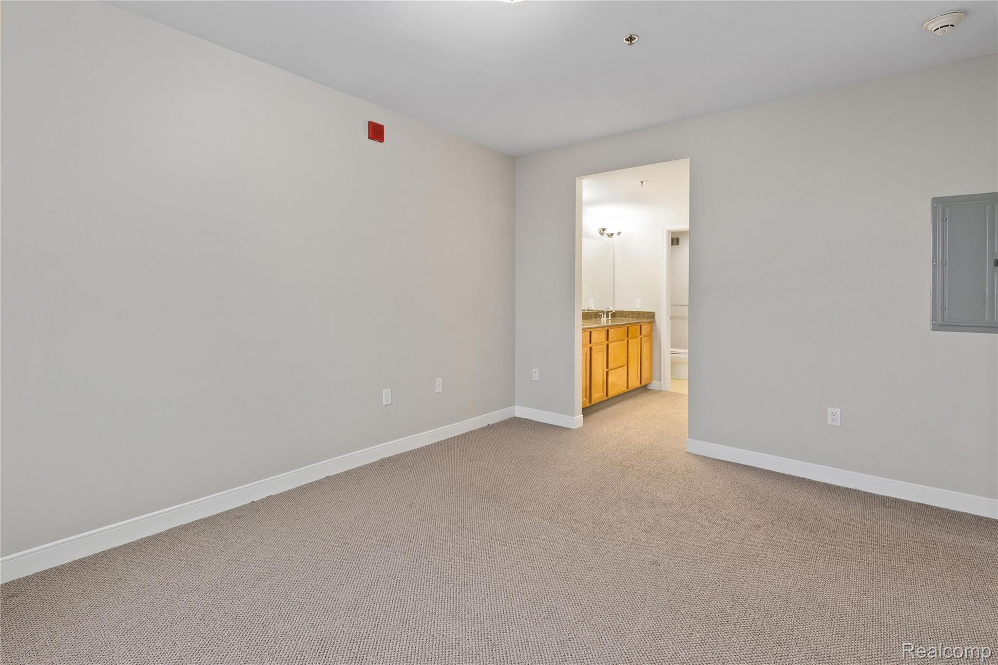 525 W Lafayette Boulevard 16E