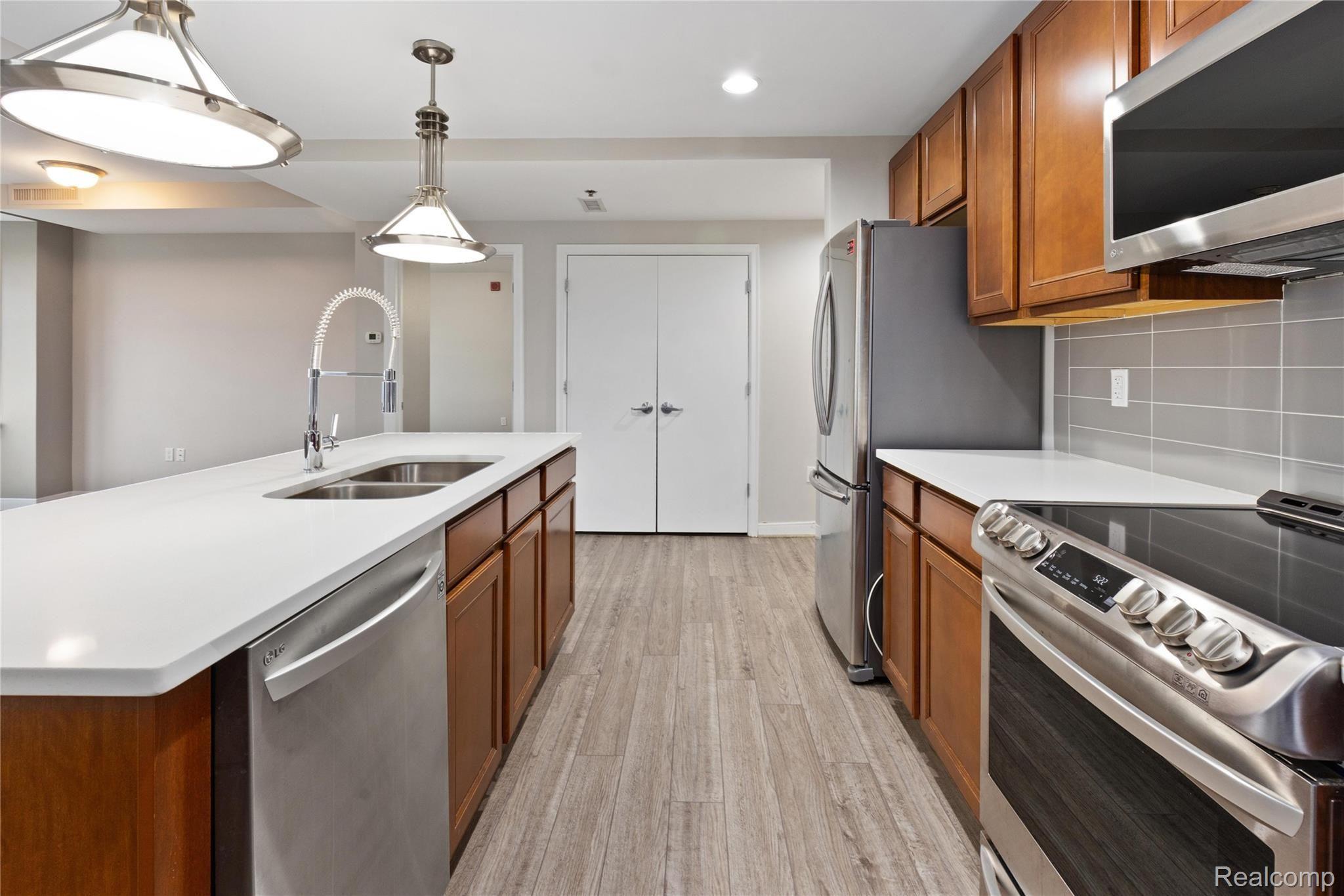 525 W Lafayette Boulevard 16E