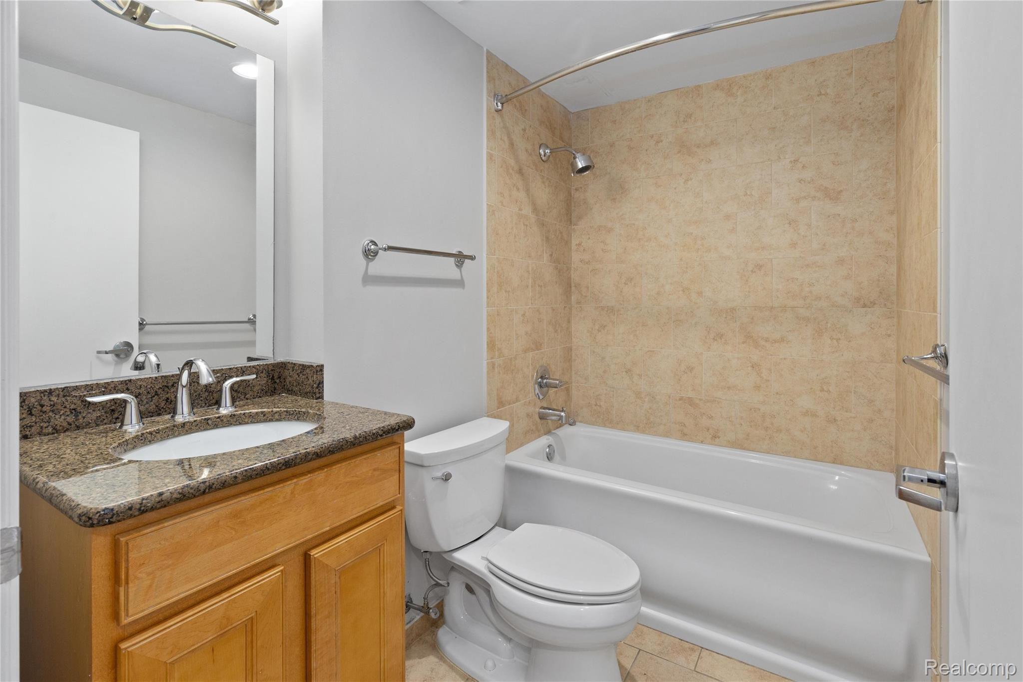 525 W Lafayette Boulevard 16E