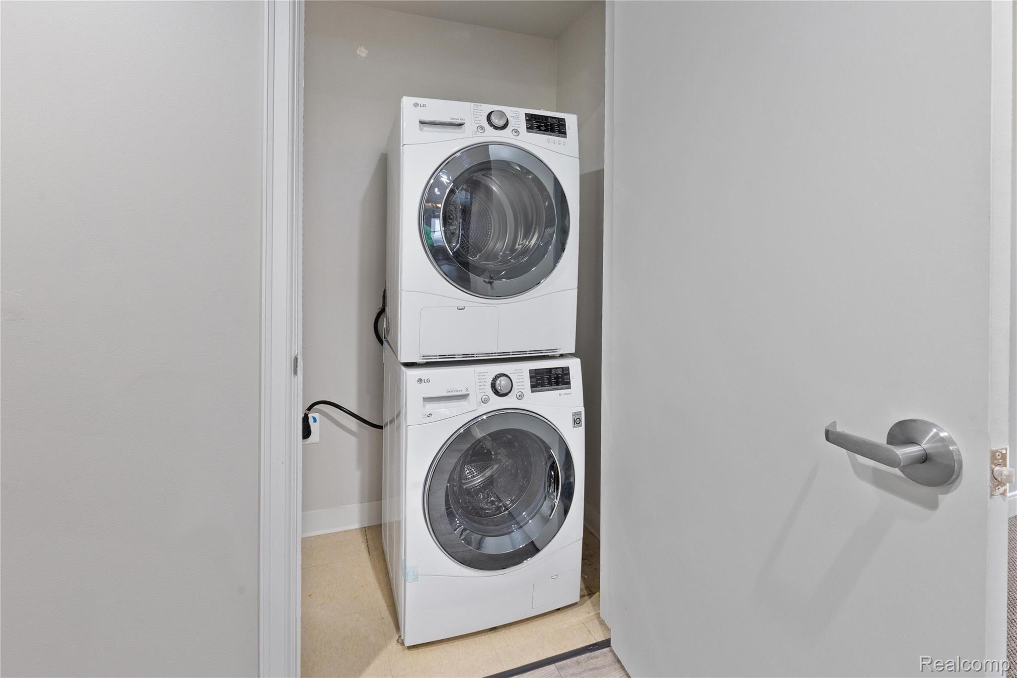 525 W Lafayette Boulevard 16E
