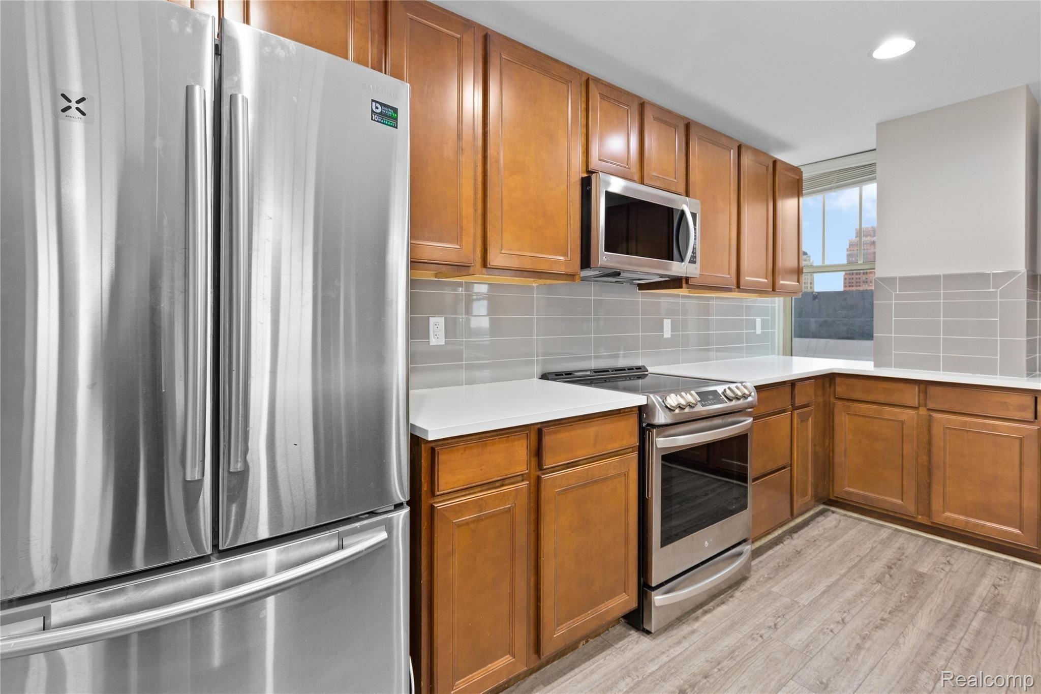 525 W Lafayette Boulevard 16E