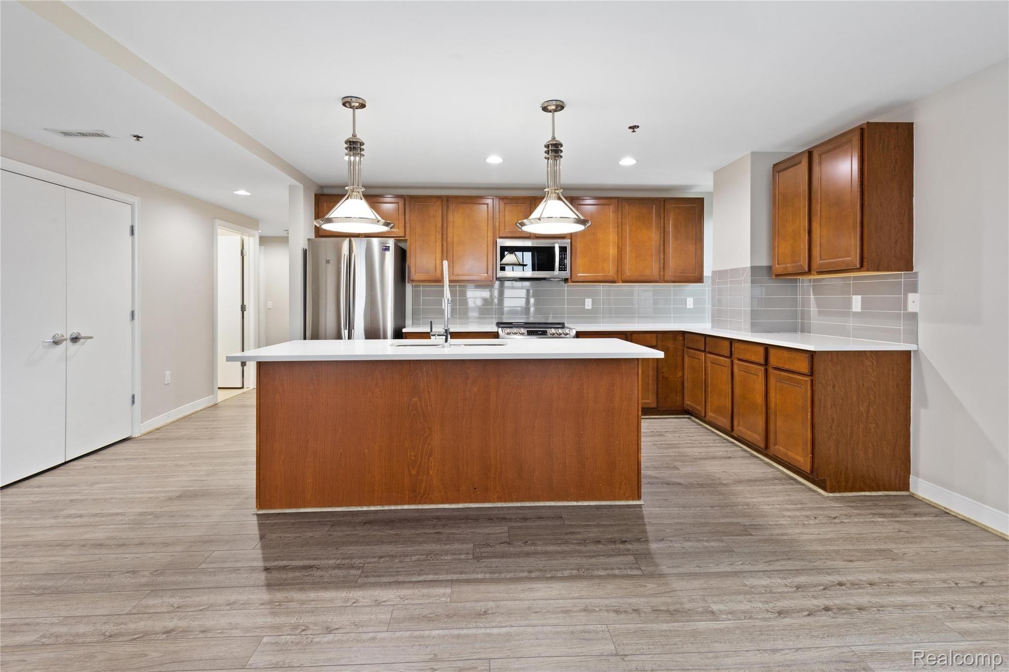 525 W Lafayette Boulevard 16E