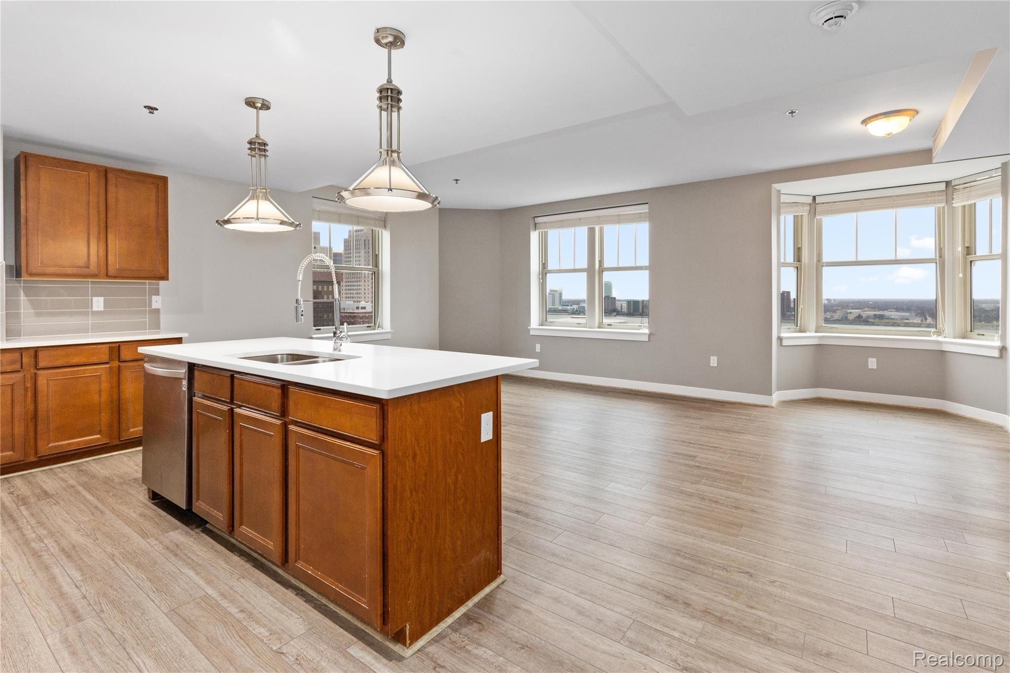 525 W Lafayette Boulevard 16E