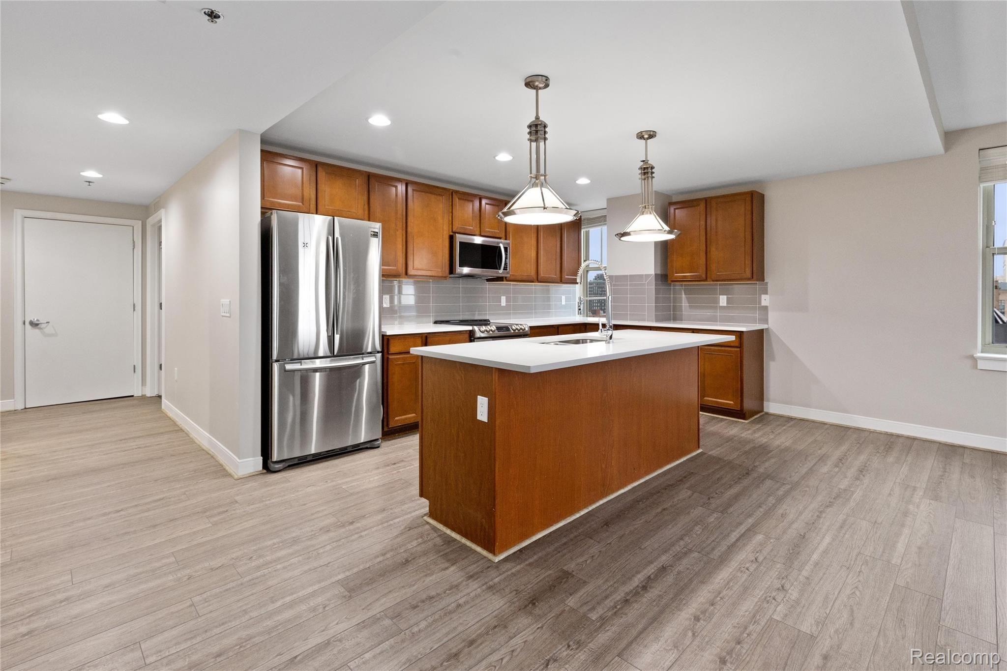 525 W Lafayette Boulevard 16E