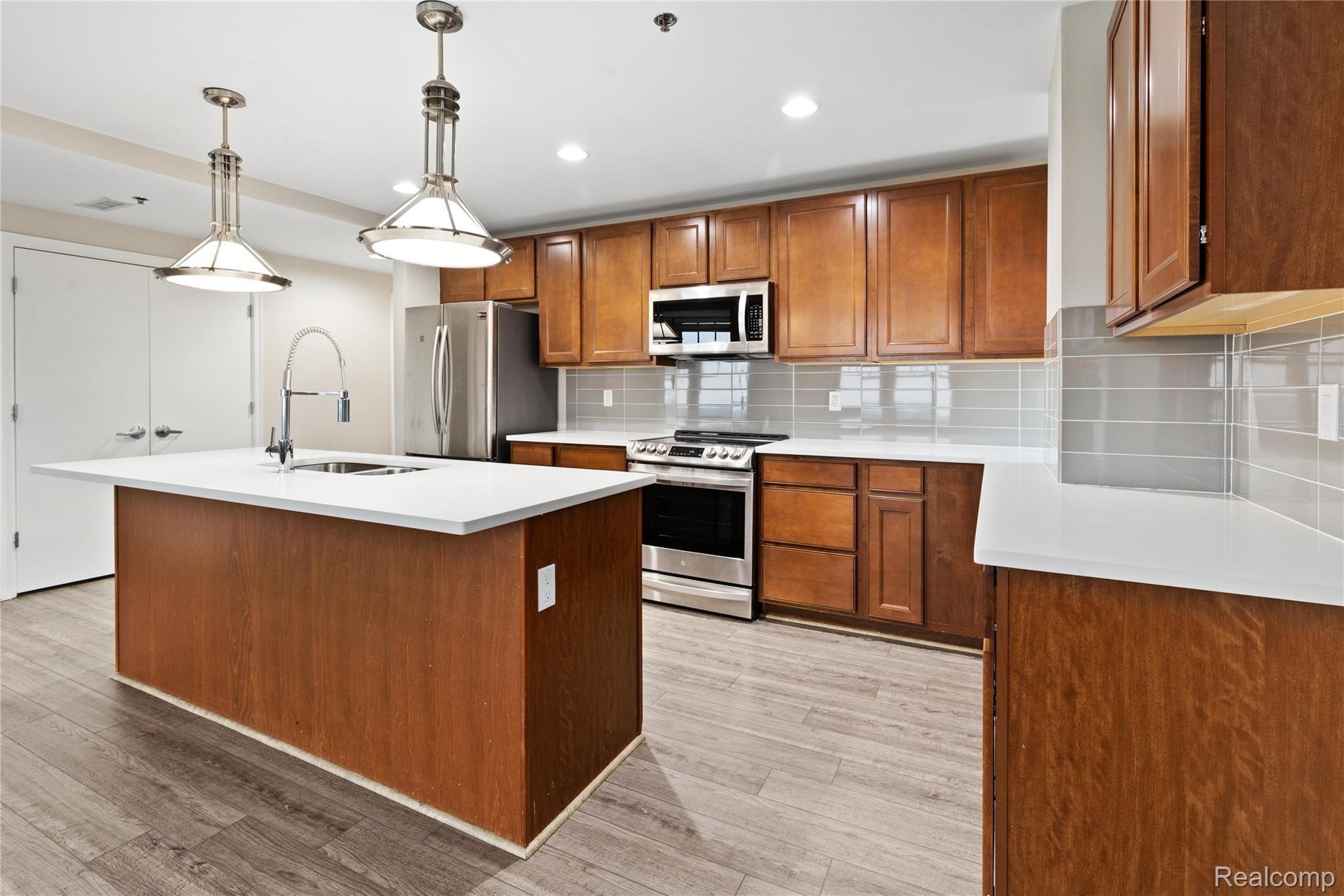 525 W Lafayette Boulevard 16E
