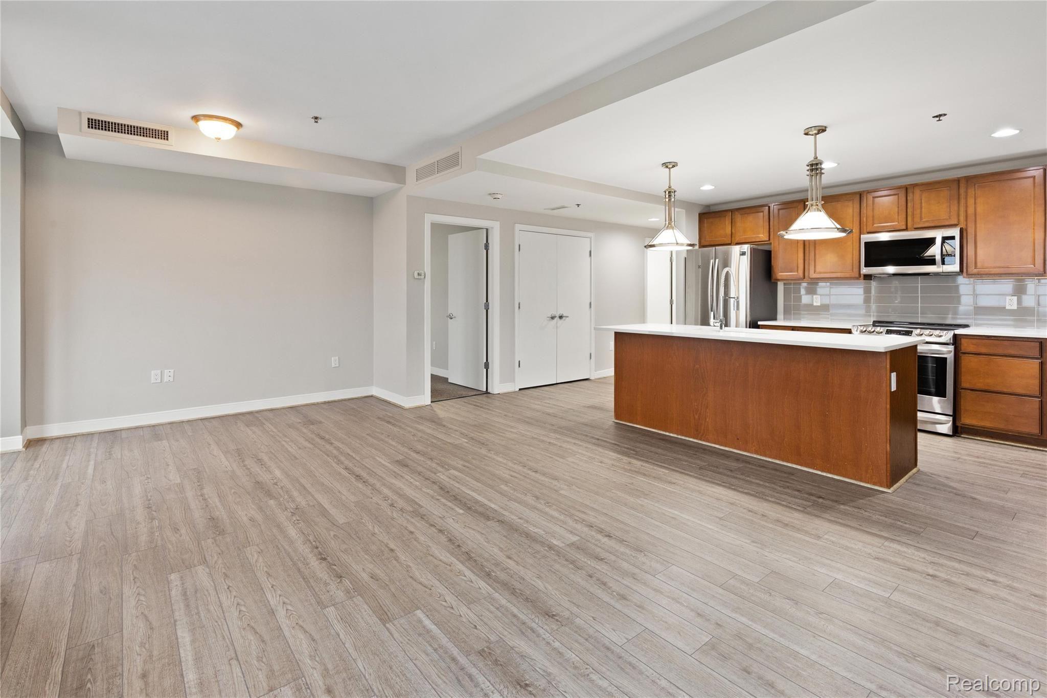 525 W Lafayette Boulevard 16E