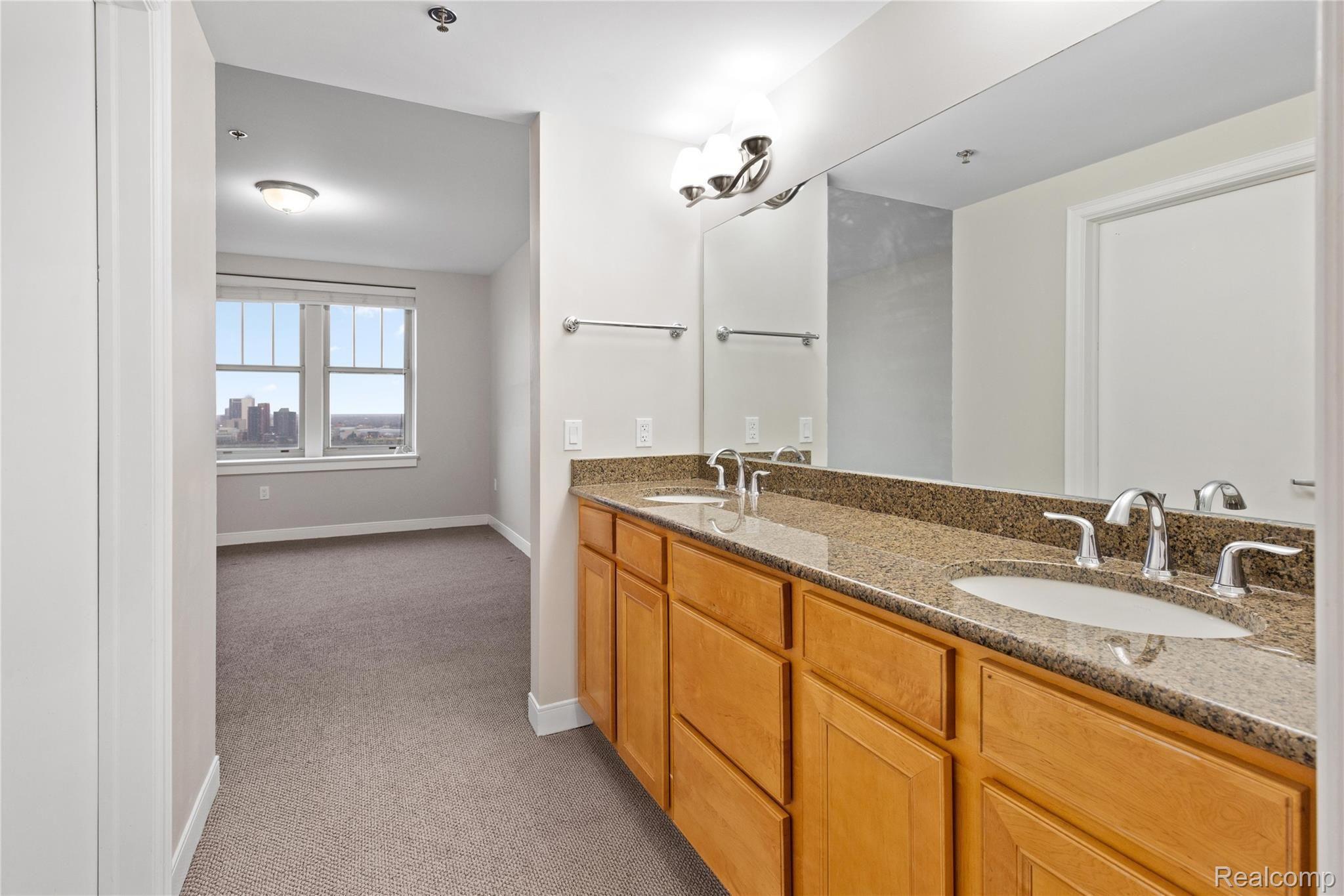 525 W Lafayette Boulevard 16E