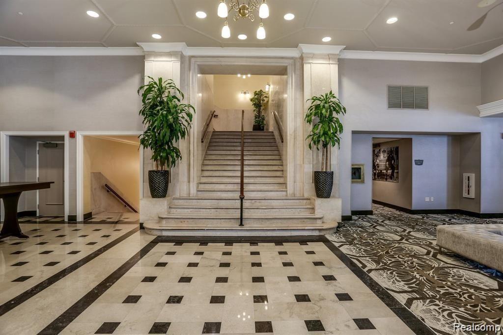 525 W Lafayette Boulevard 16E