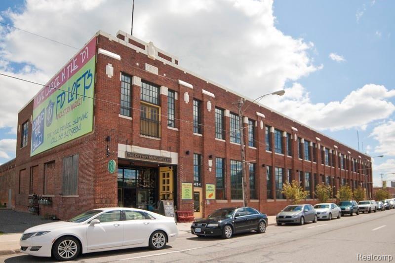 3434 RUSSELL Street 210