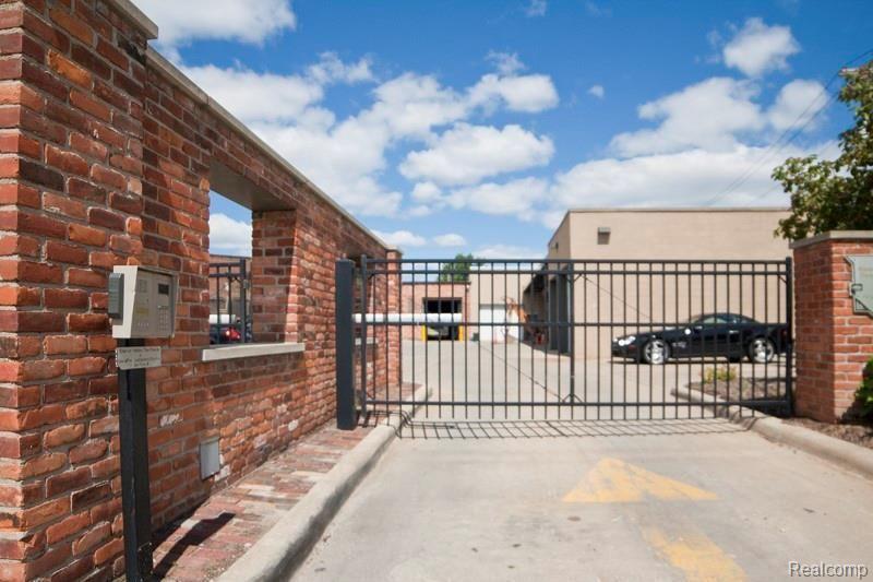 3434 RUSSELL Street 210
