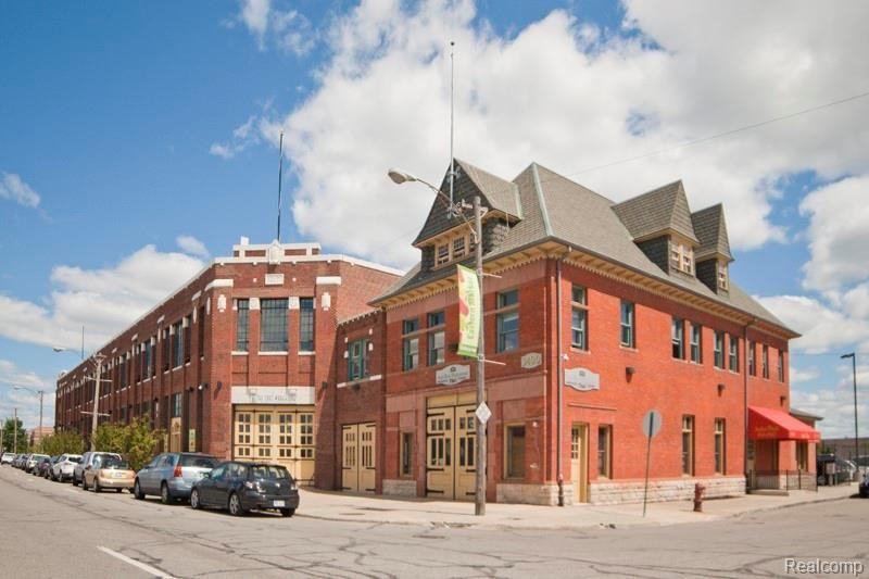 3434 RUSSELL Street 210