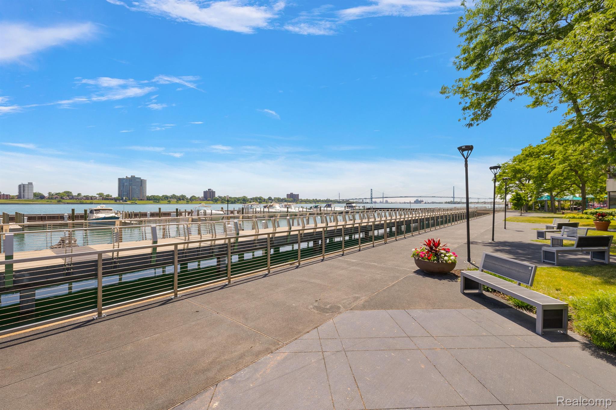 1001 W JEFFERSON Avenue 300 8i