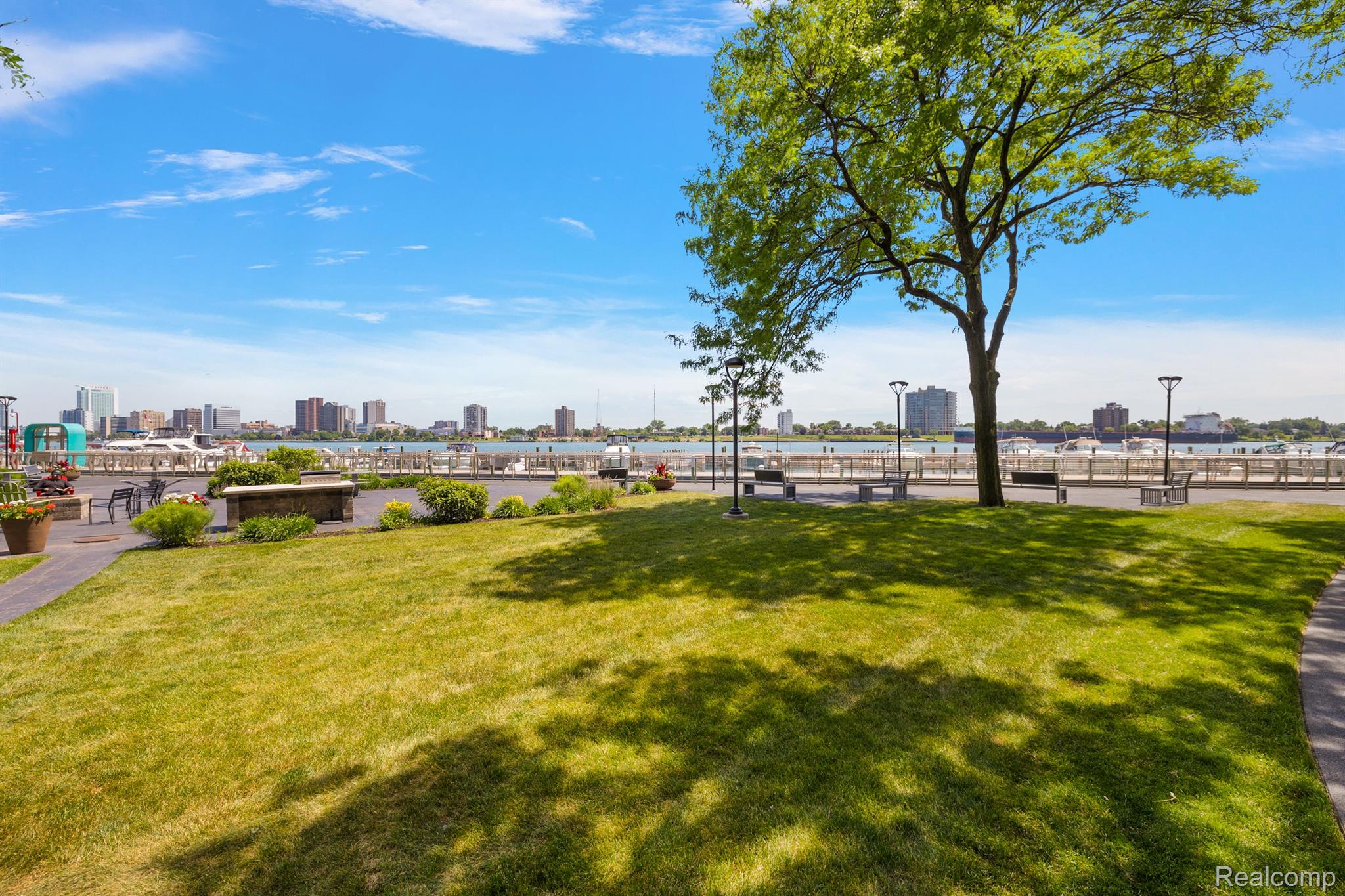 1001 W JEFFERSON Avenue 300 8i