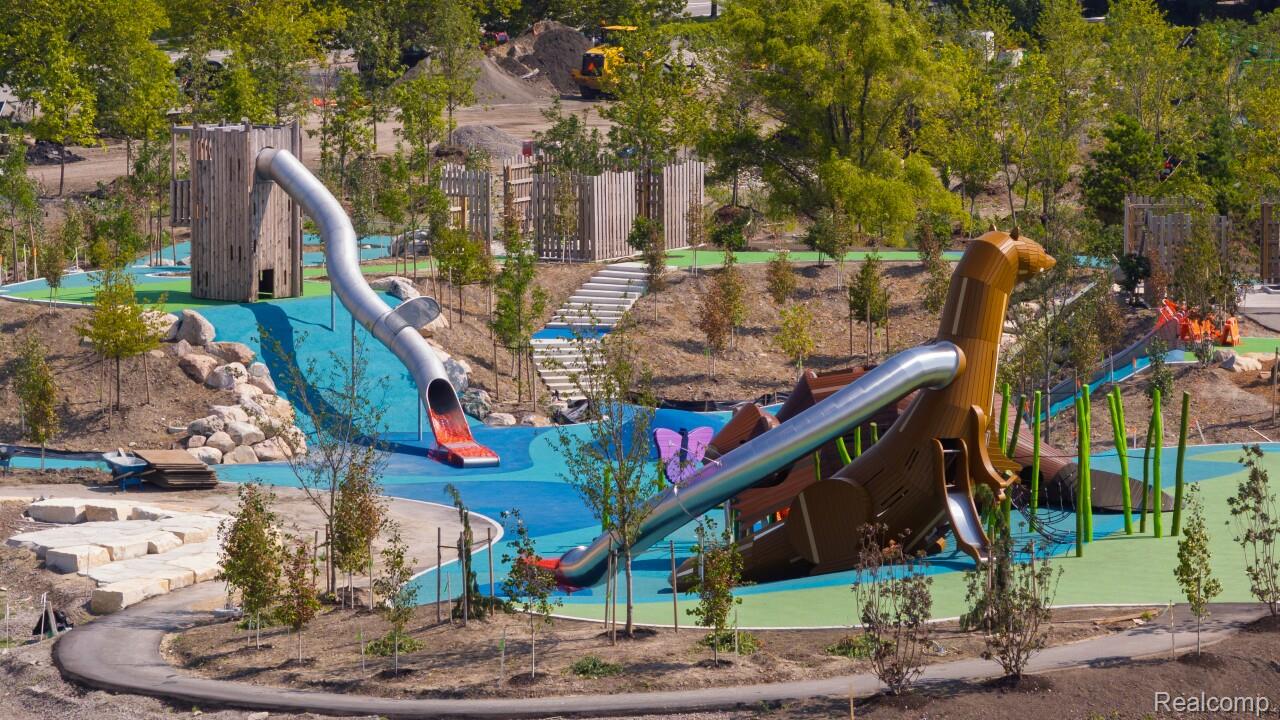 1001 W JEFFERSON Avenue 300 8i