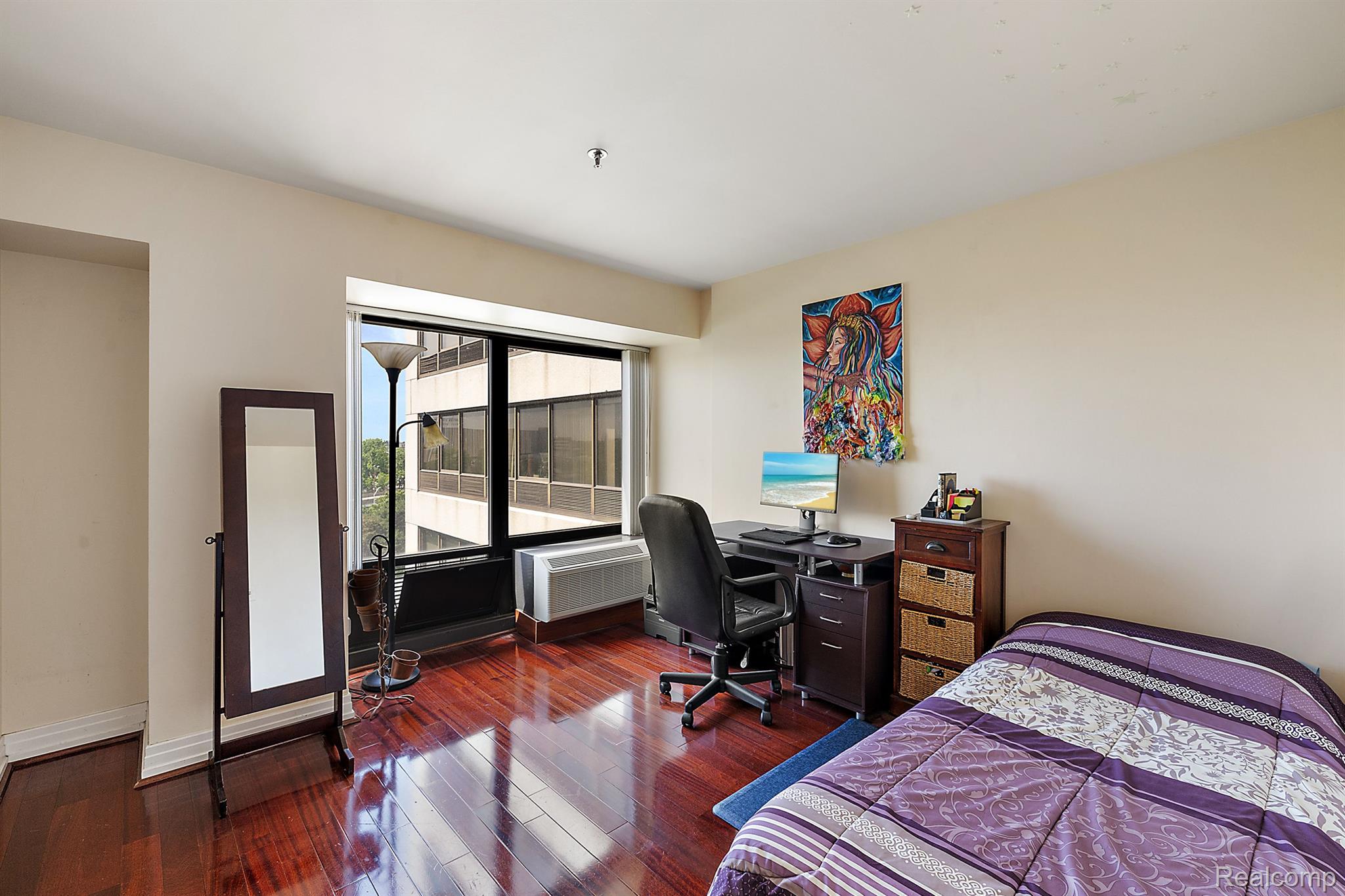 1001 W JEFFERSON Avenue 300 8i