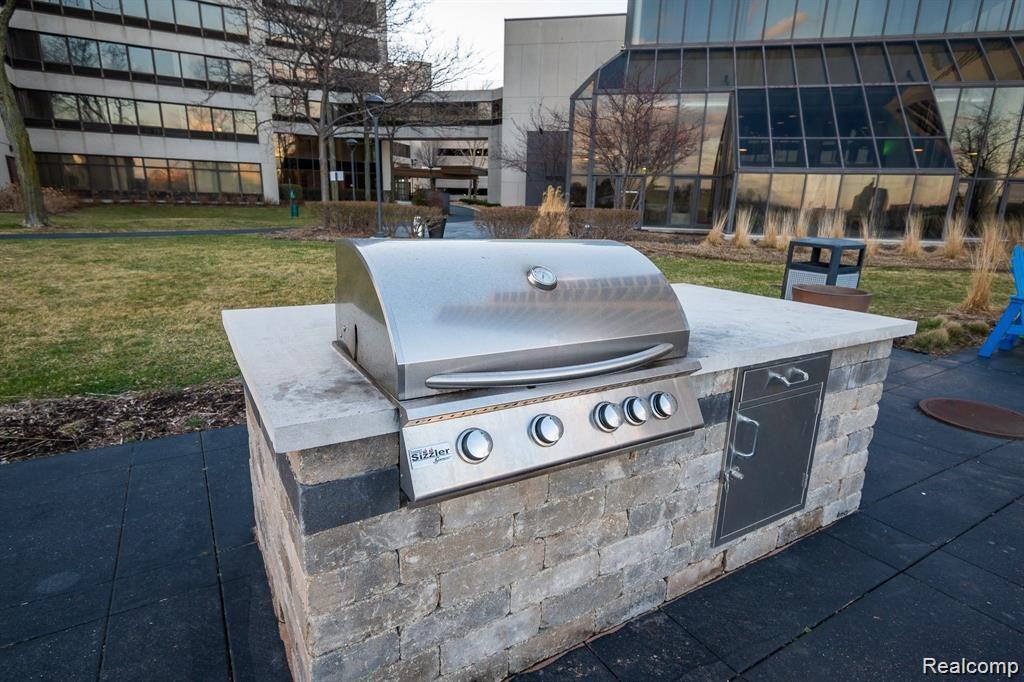 1001 W JEFFERSON Avenue 10E