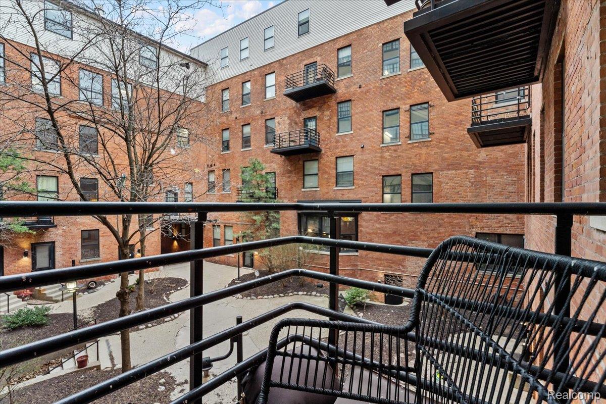 6533 E Jefferson Avenue 214W