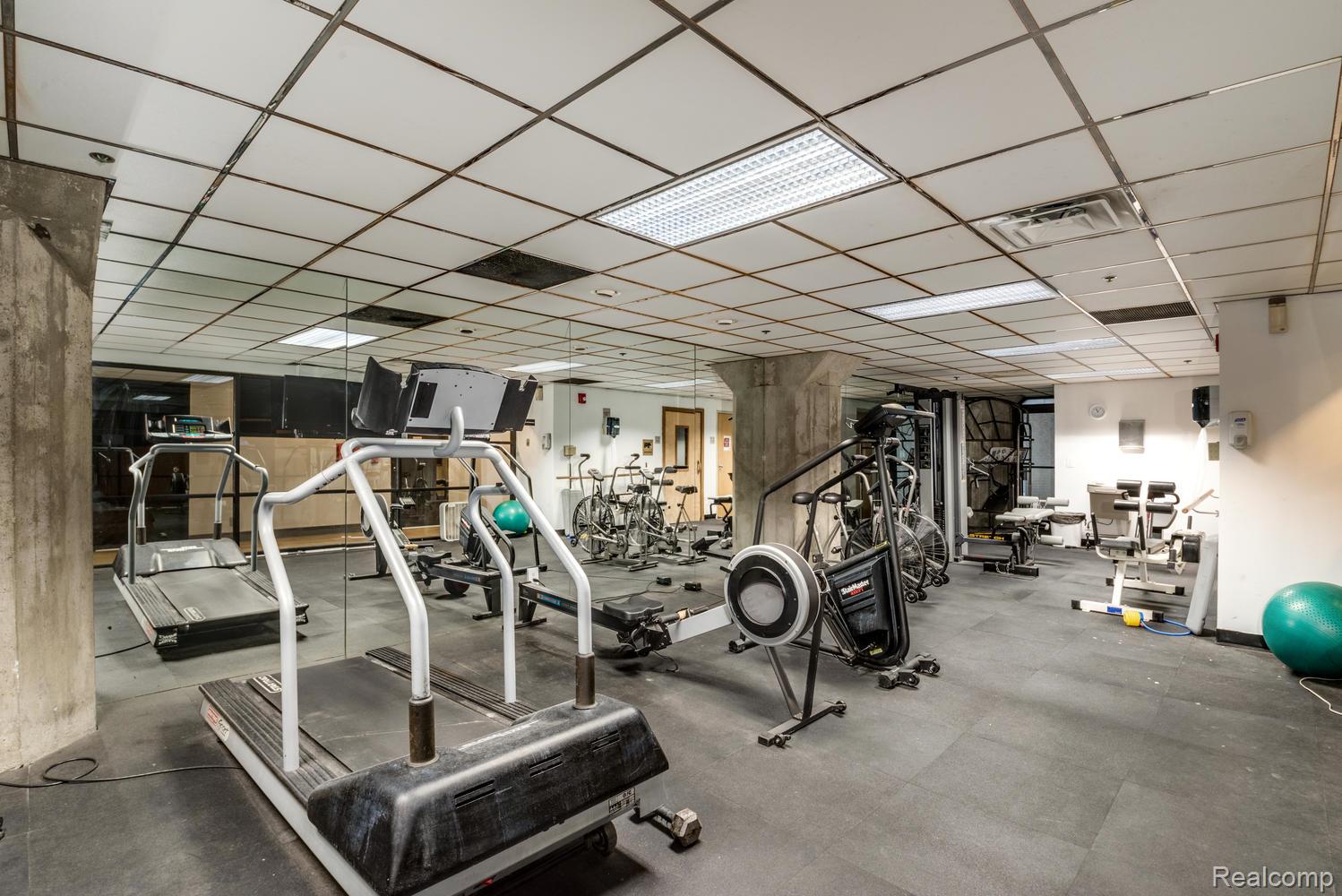 6533 E Jefferson Avenue 214W