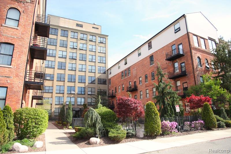 6533 E Jefferson Avenue 214W