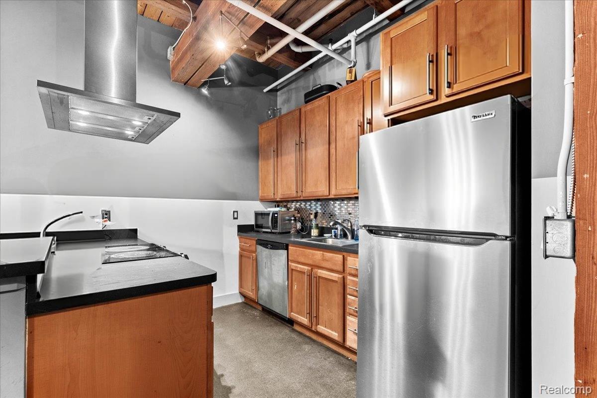 6533 E Jefferson Avenue 214W