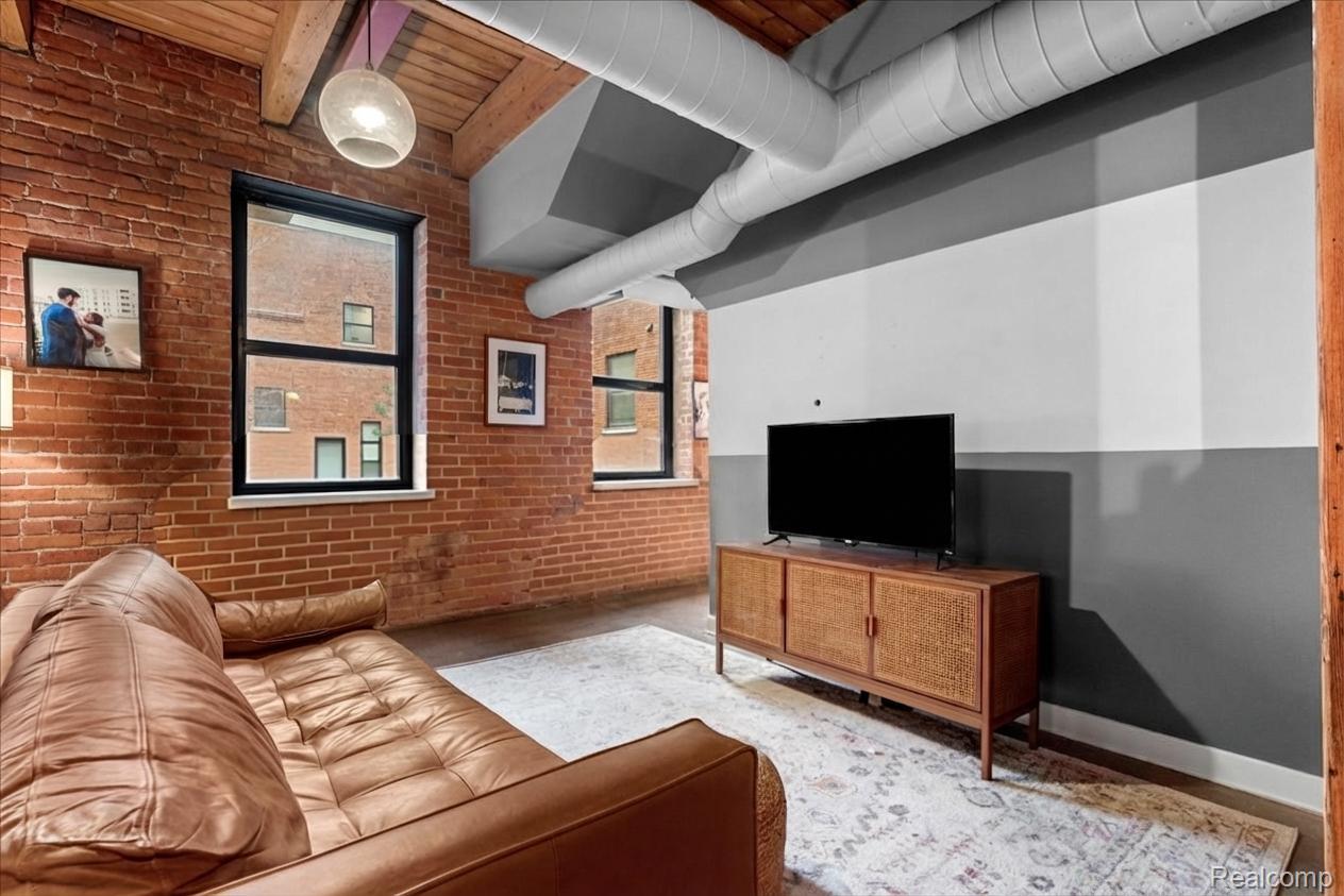 6533 E Jefferson Avenue 214W