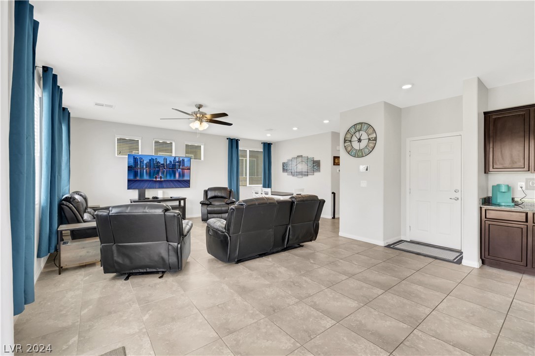 4336 Creekside Cavern Avenue