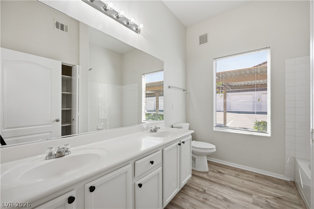 3544 Desert Cliff Street 102