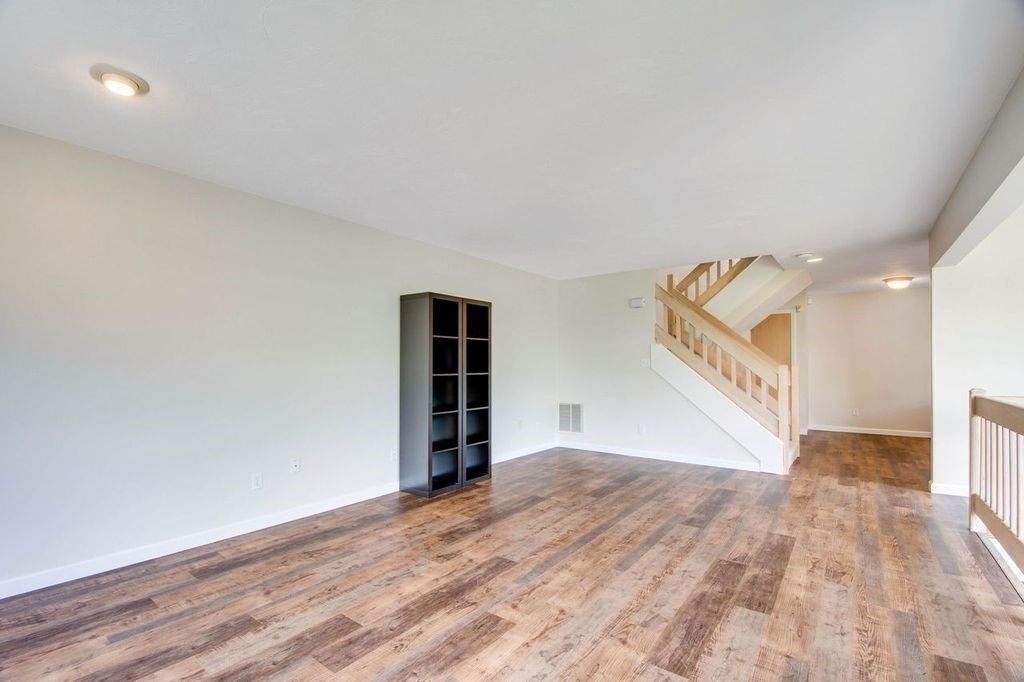 261 Captain Eames Cir # 261