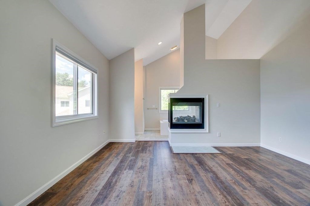 261 Captain Eames Cir # 261