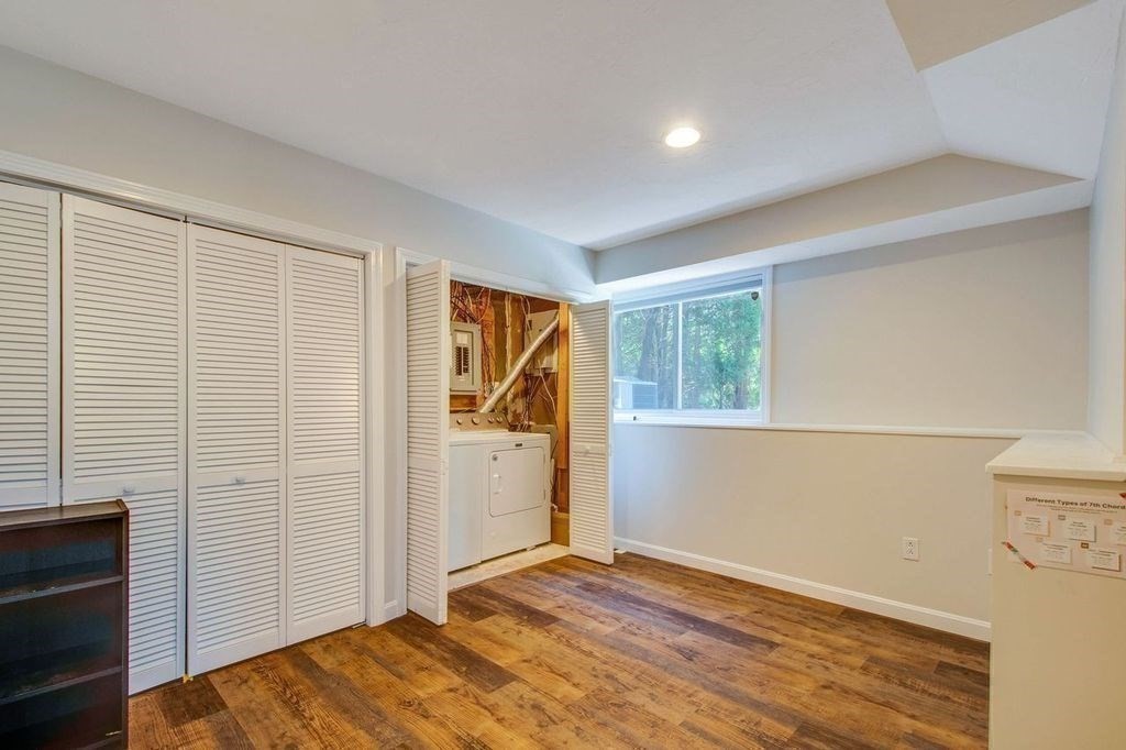 261 Captain Eames Cir # 261