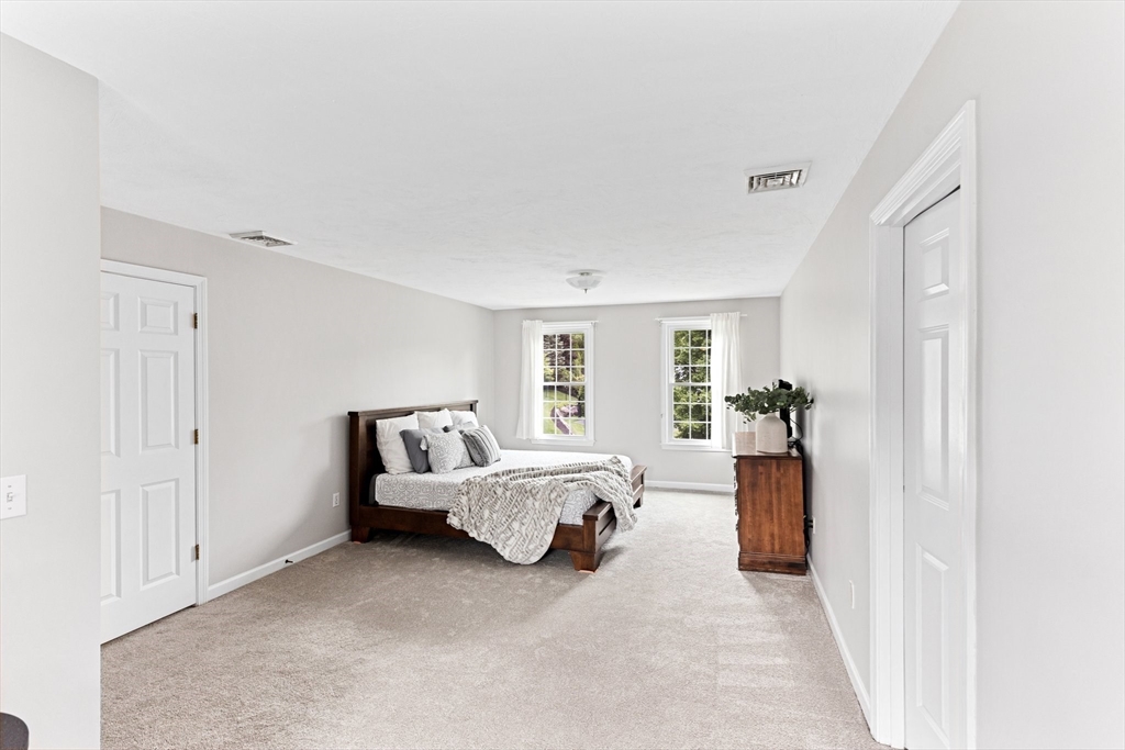15 Pilgrim Rd