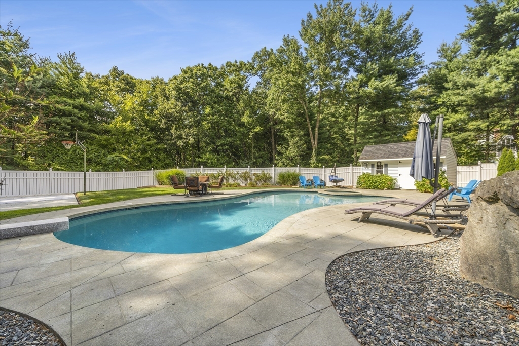15 Pilgrim Rd
