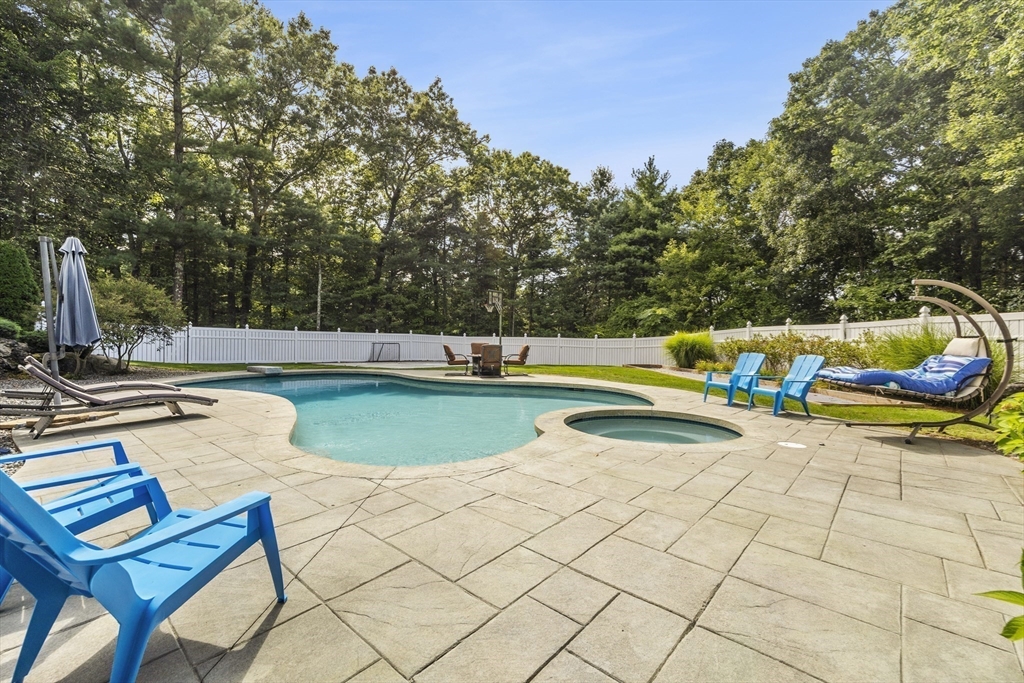 15 Pilgrim Rd