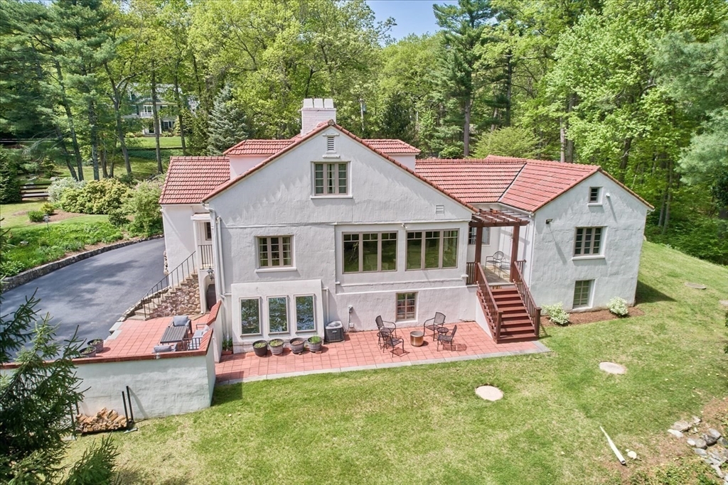 144 Pine St